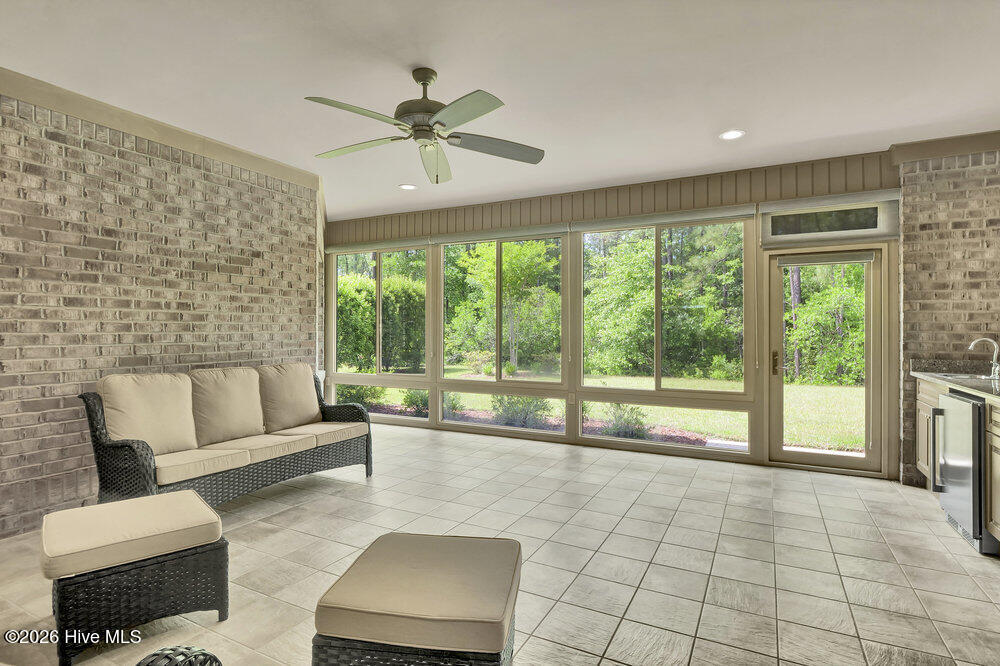 100553445 | Photo 10