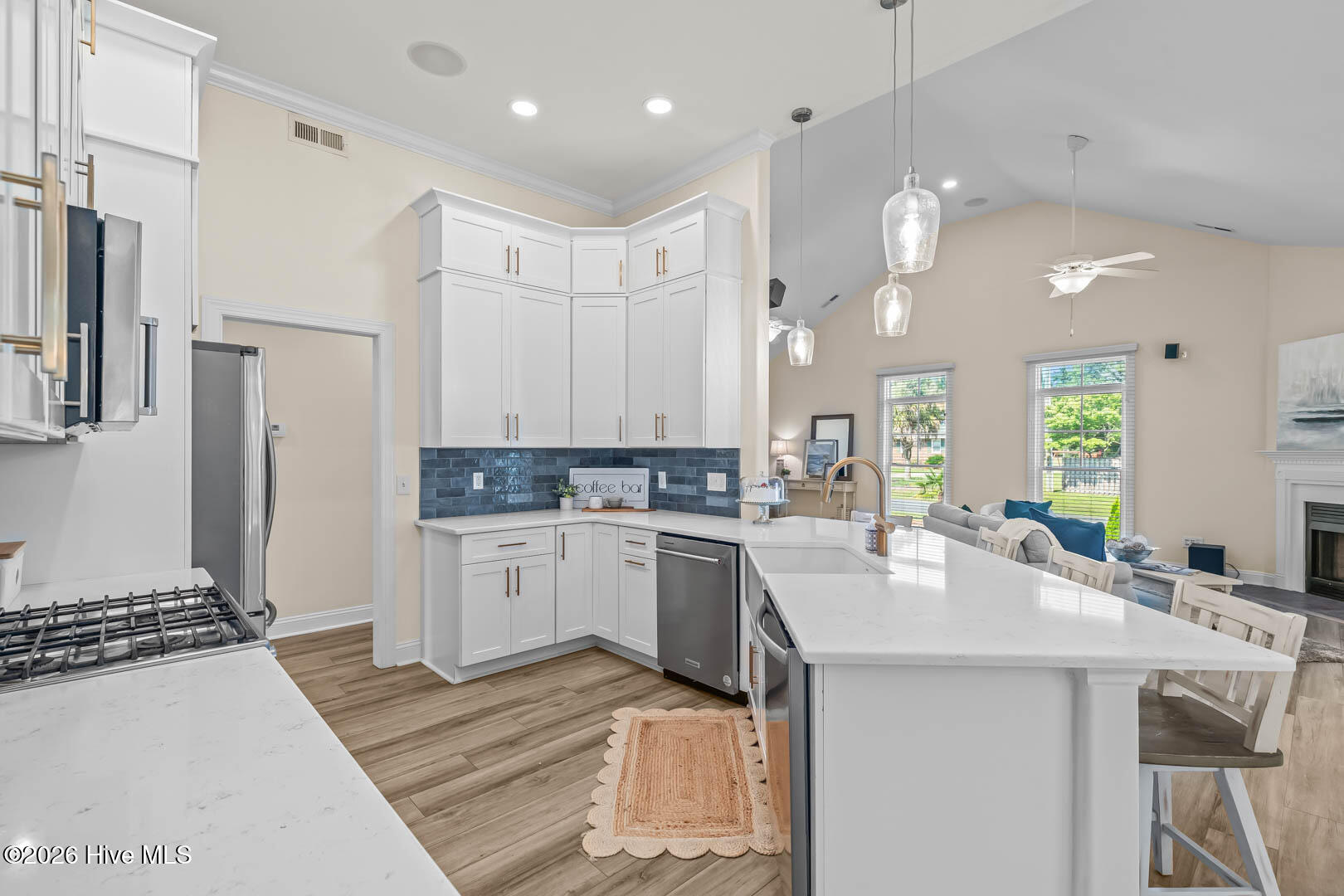 100552363 | Photo 22