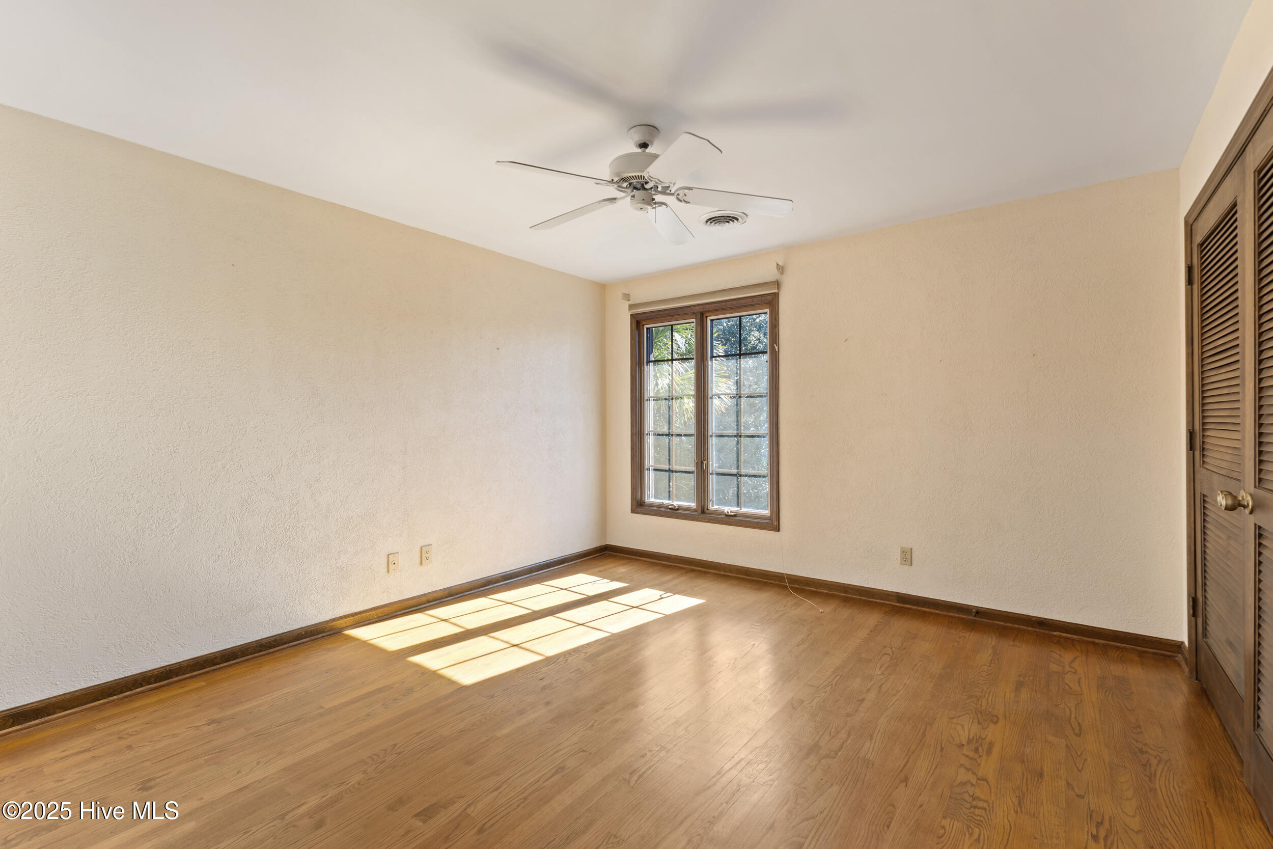 100541018 | Photo 36