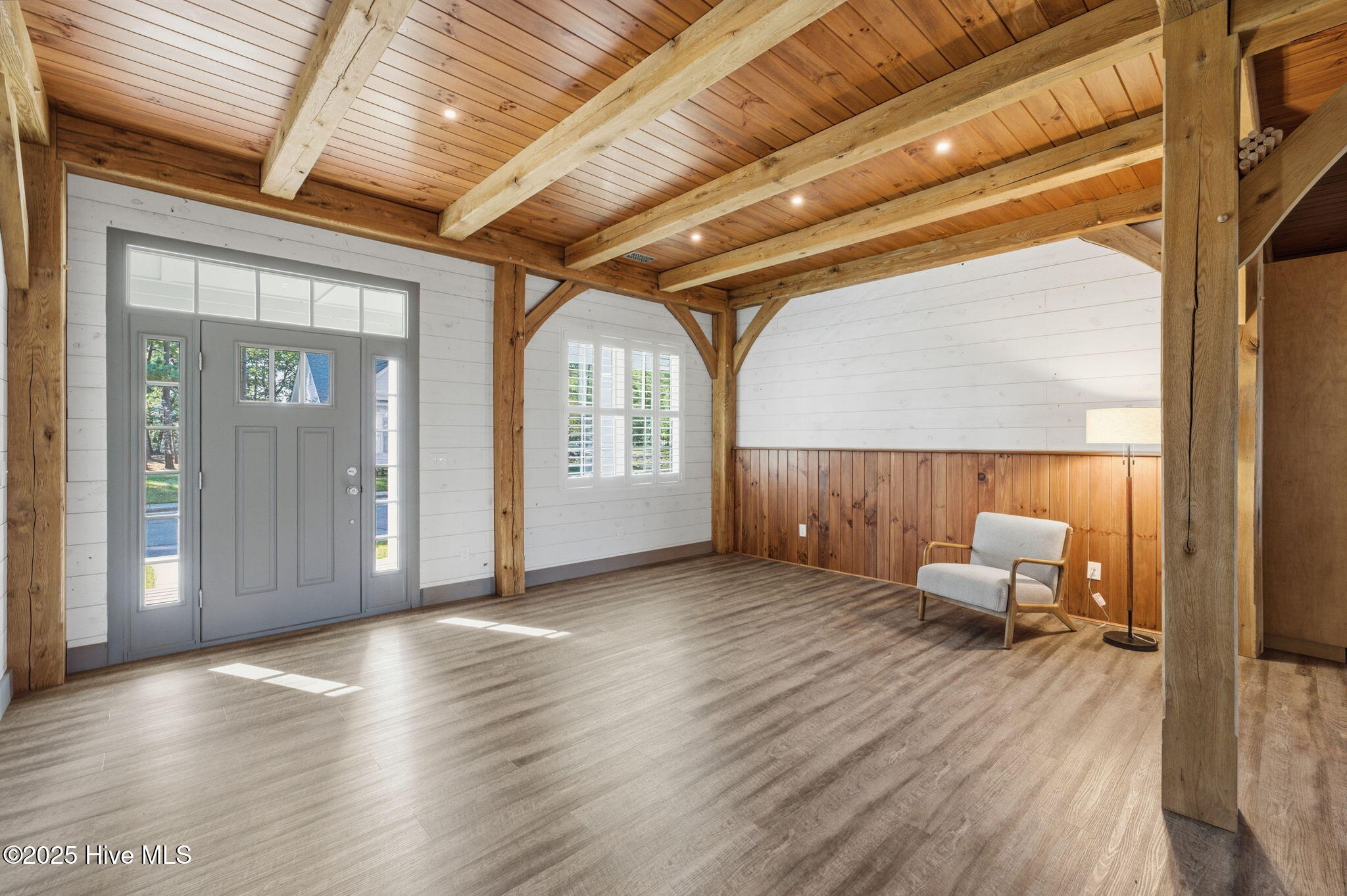 100535585 | Photo 126