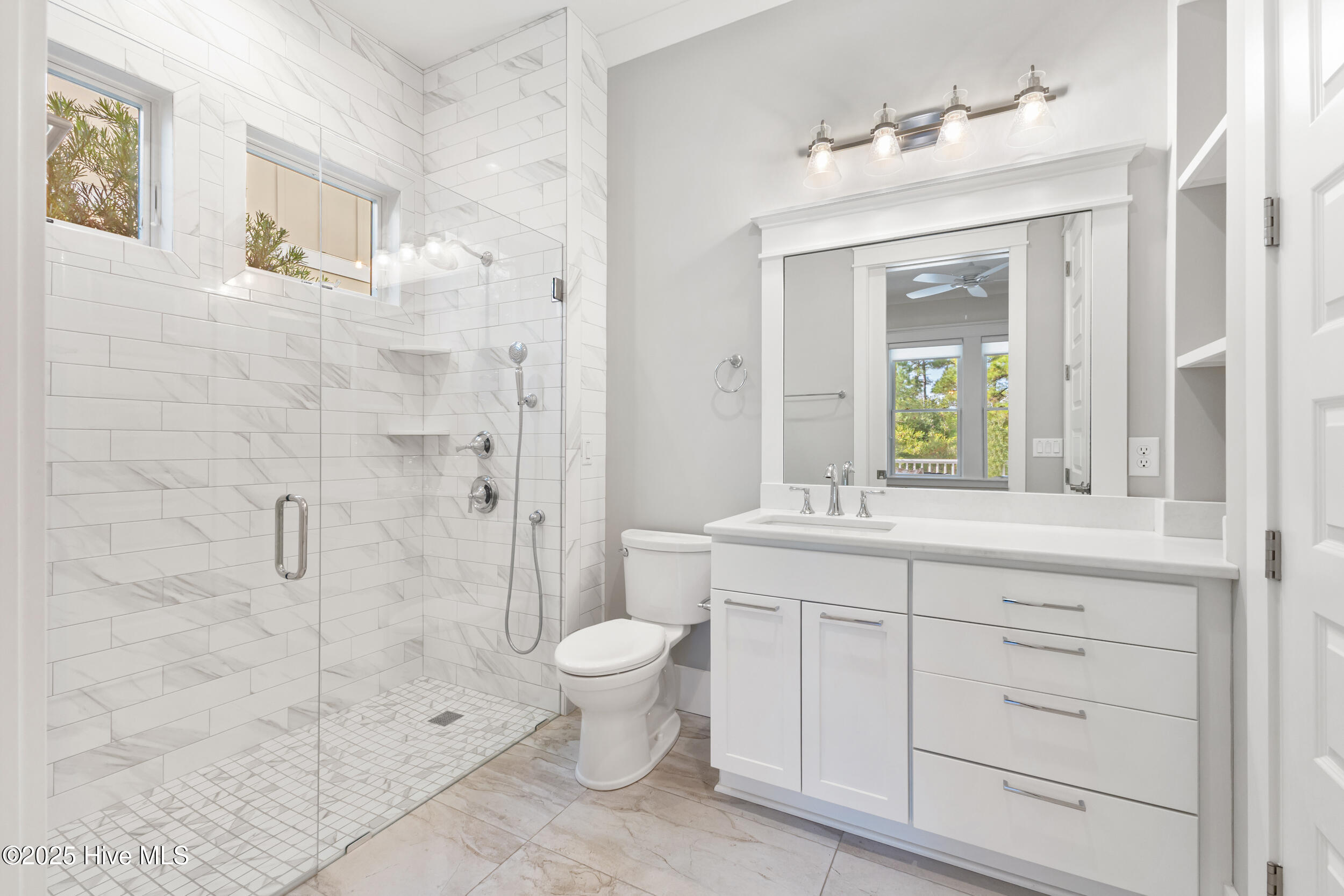 100535952 | Photo 17