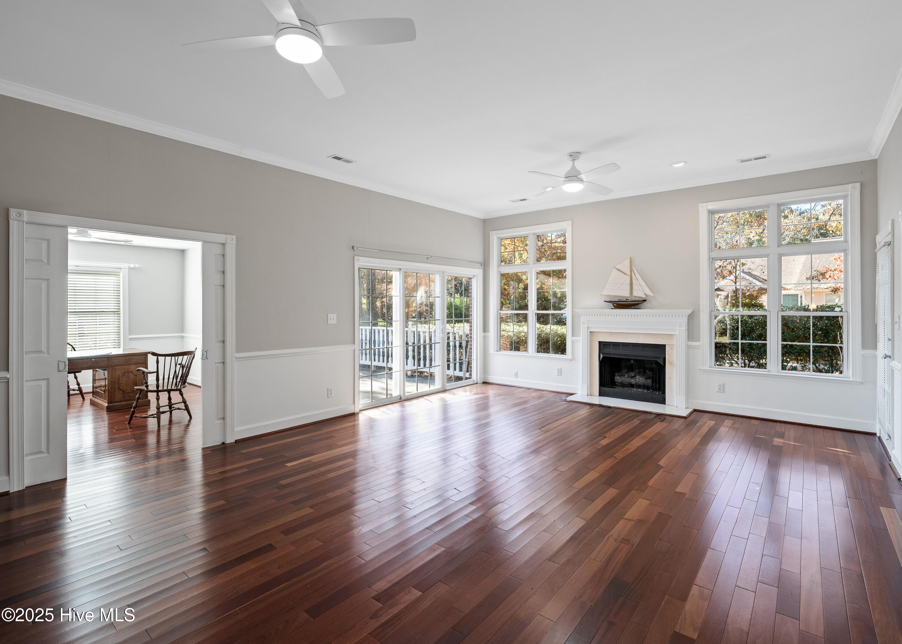 100543941 | Photo 18