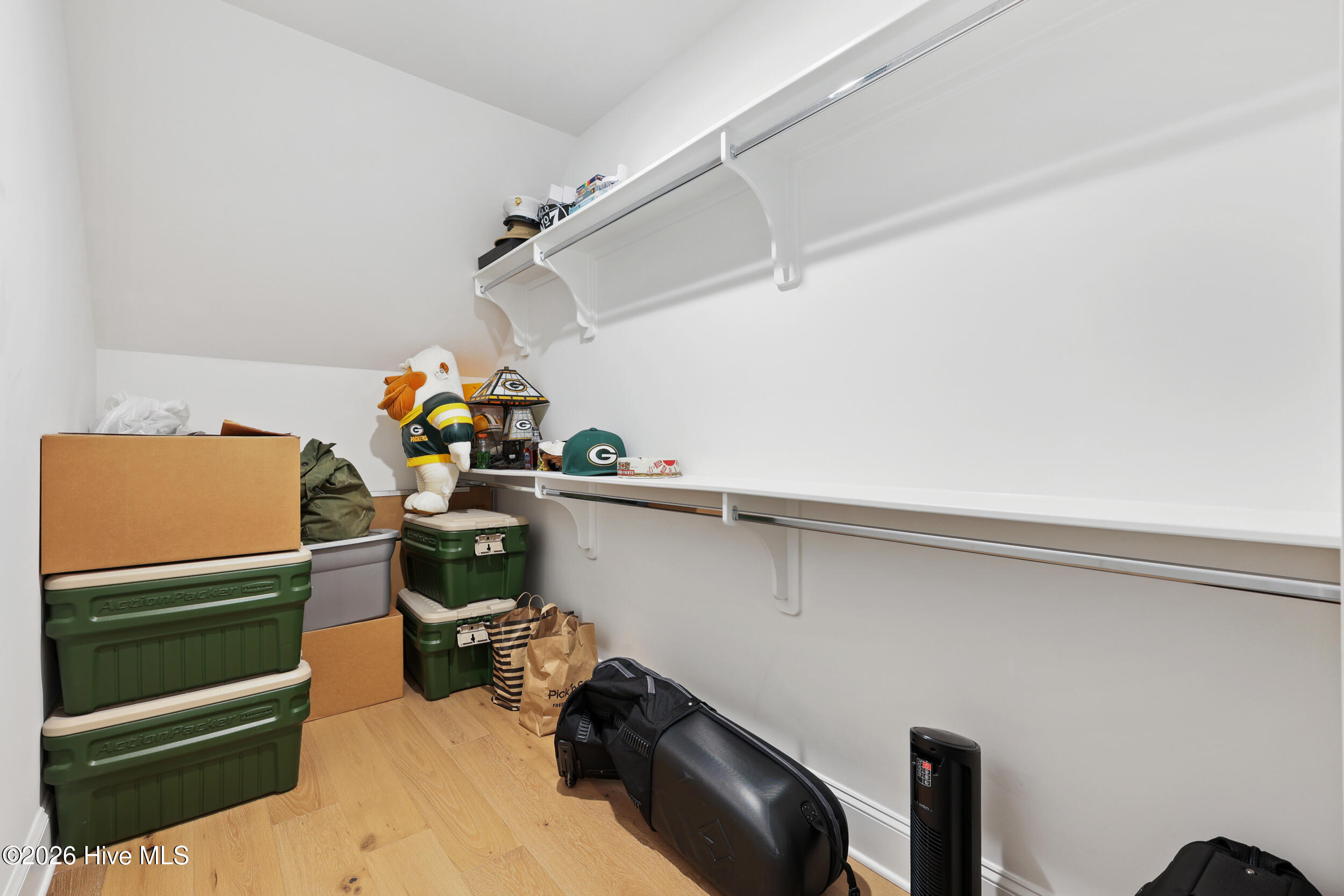 100551729 | Photo 43