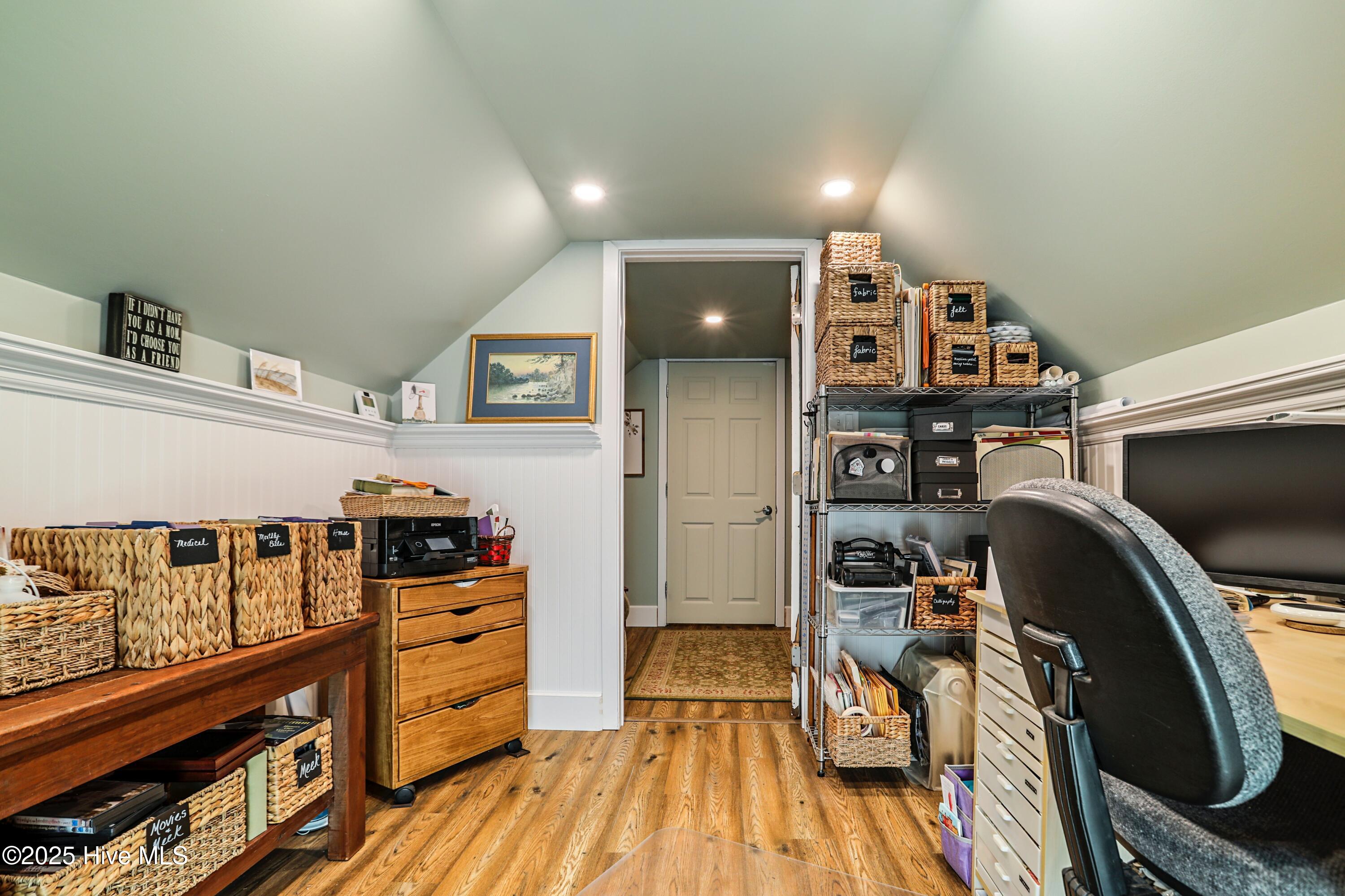 100522213 | Photo 26