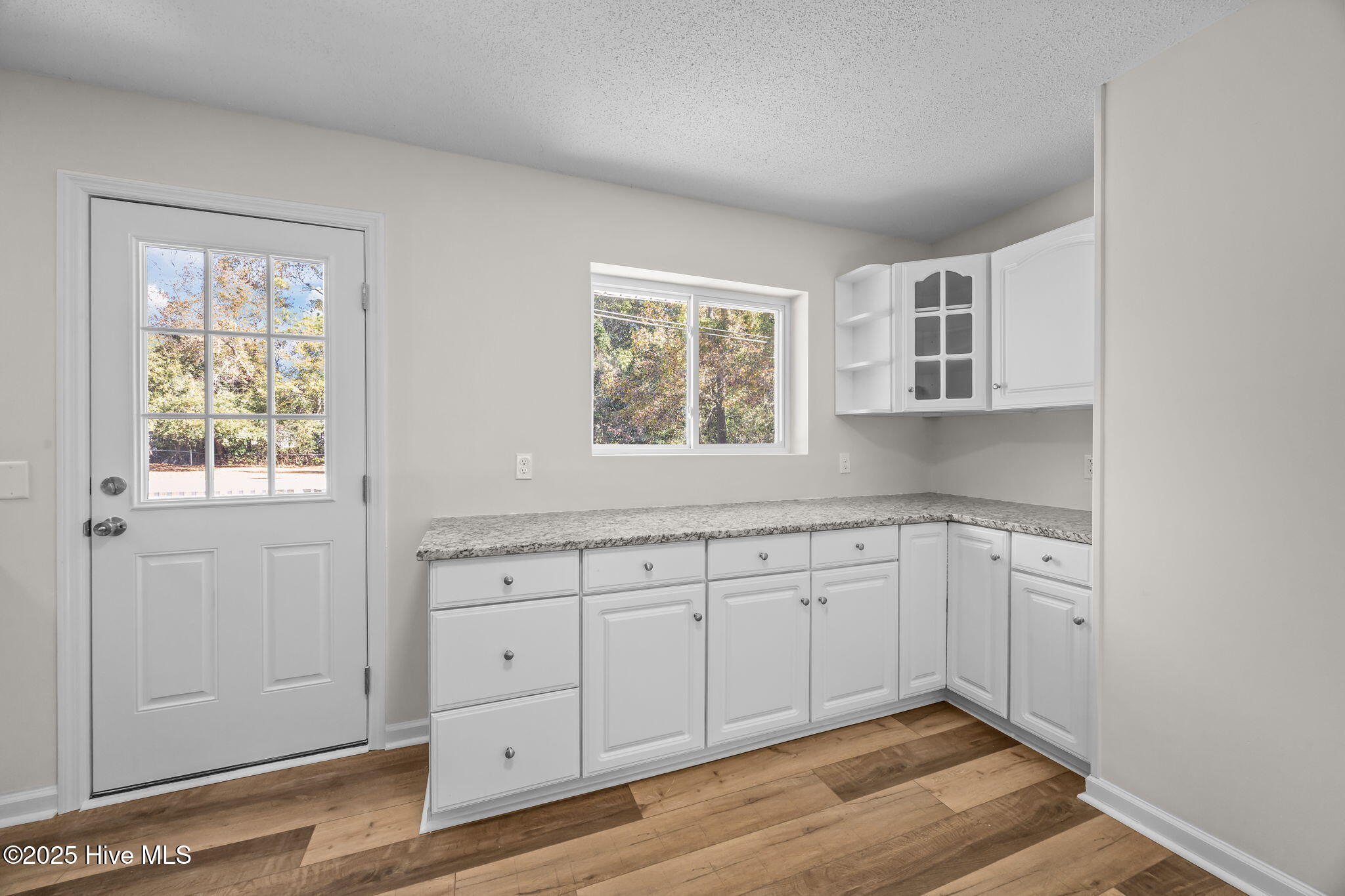 100540435 | Photo 12