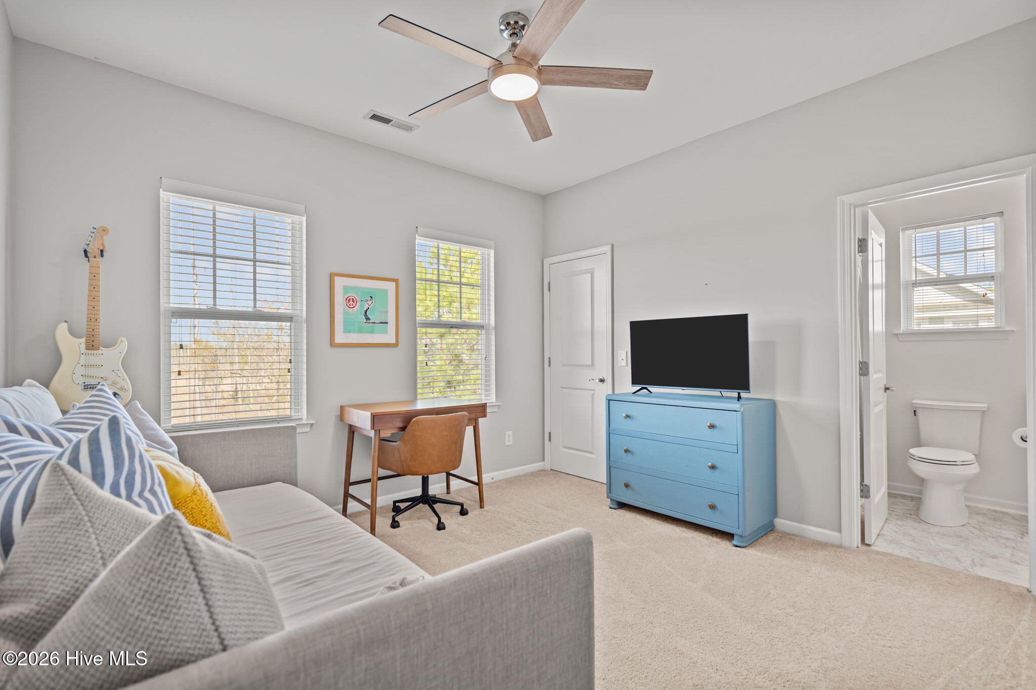 100560922 | Photo 30