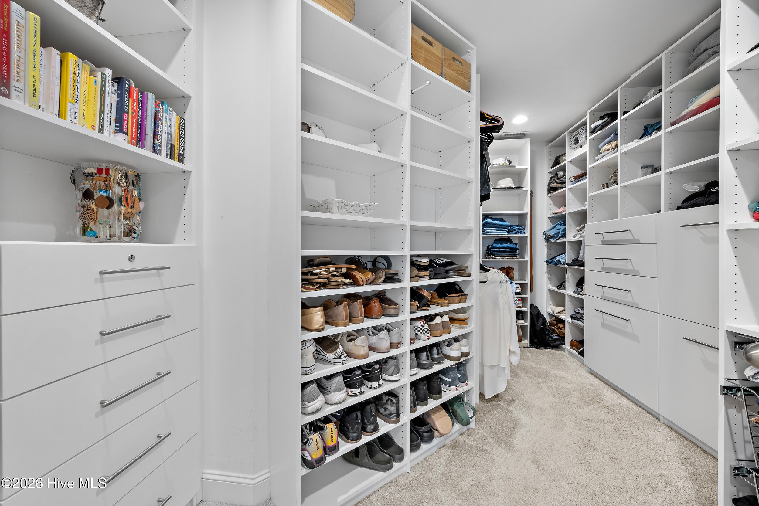 100566940 | Photo 44