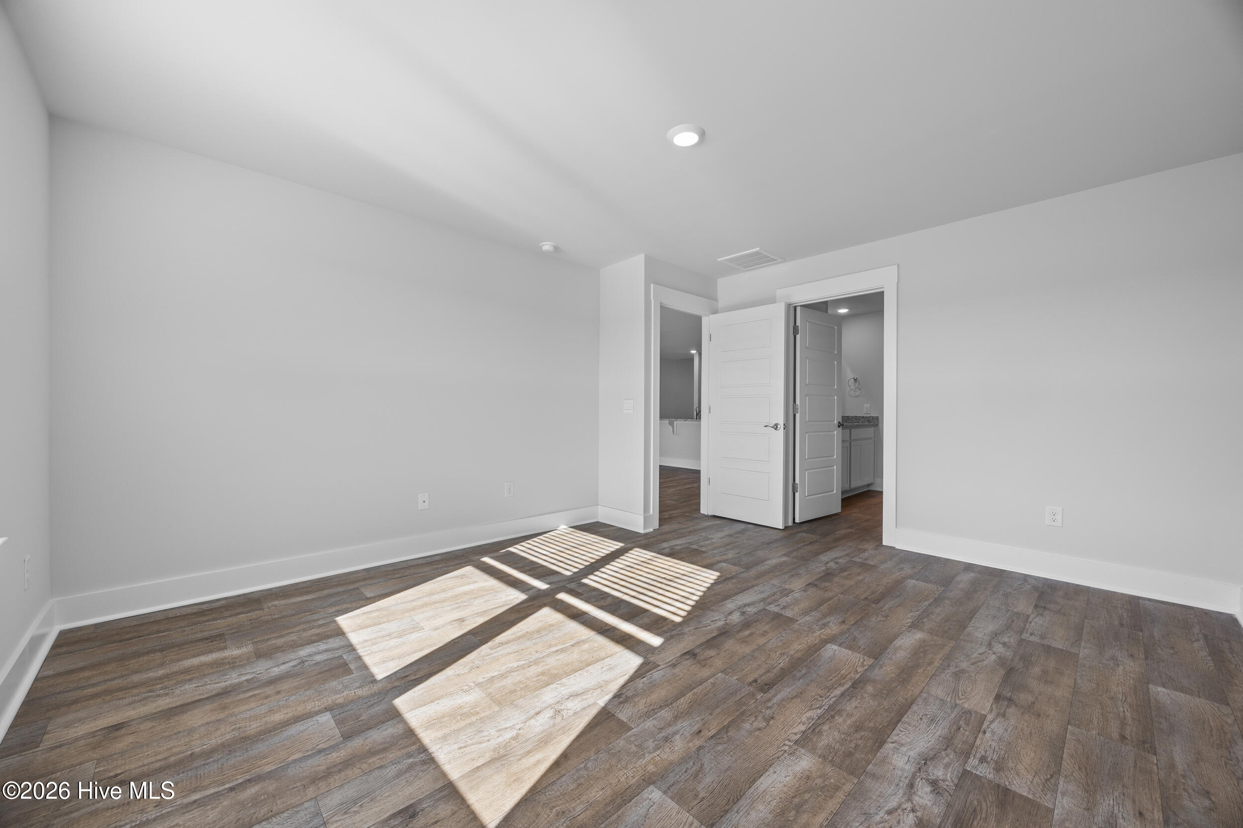 100547458 | Photo 18