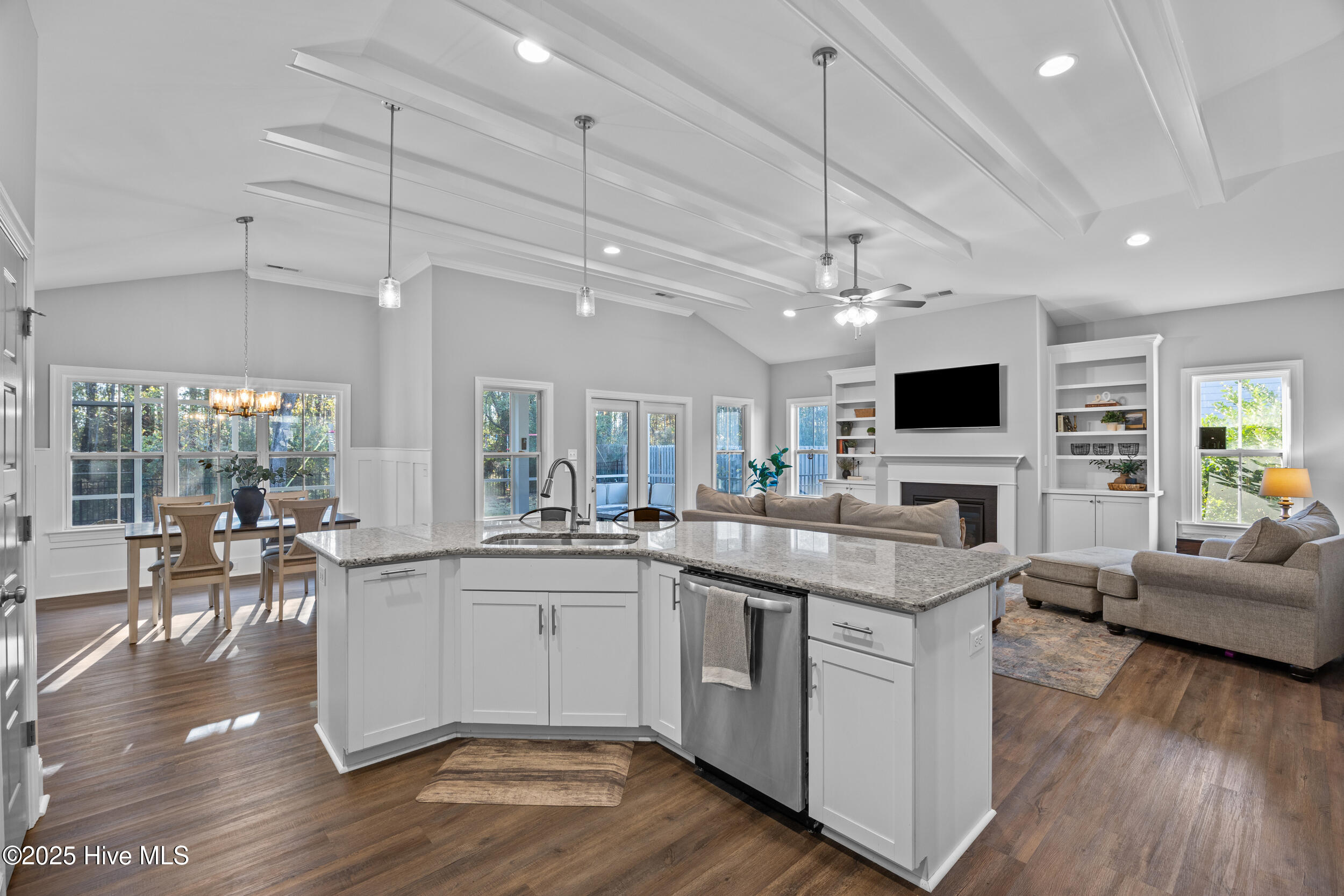 100545098 | Photo 12