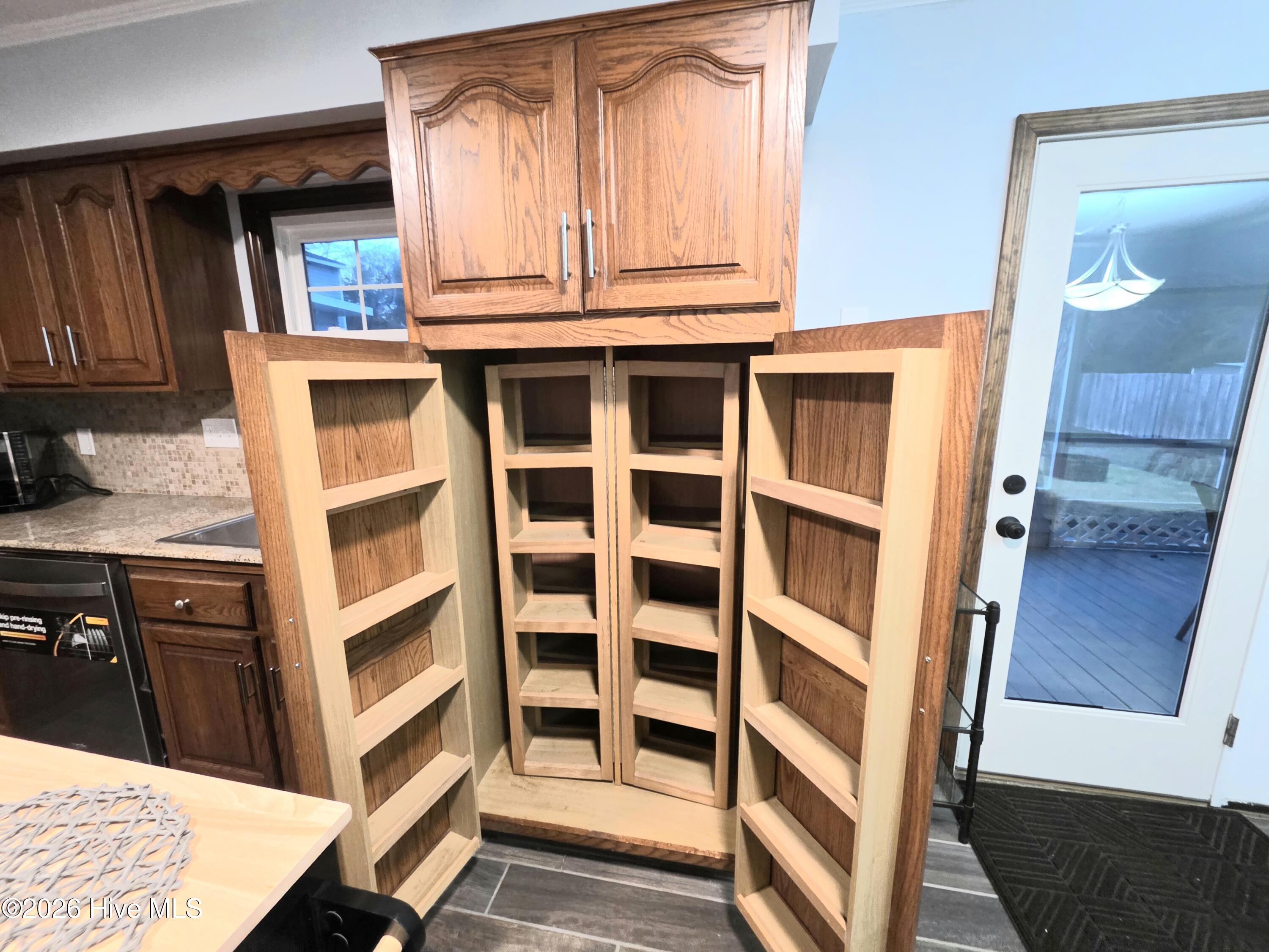 100562929 | Photo 20