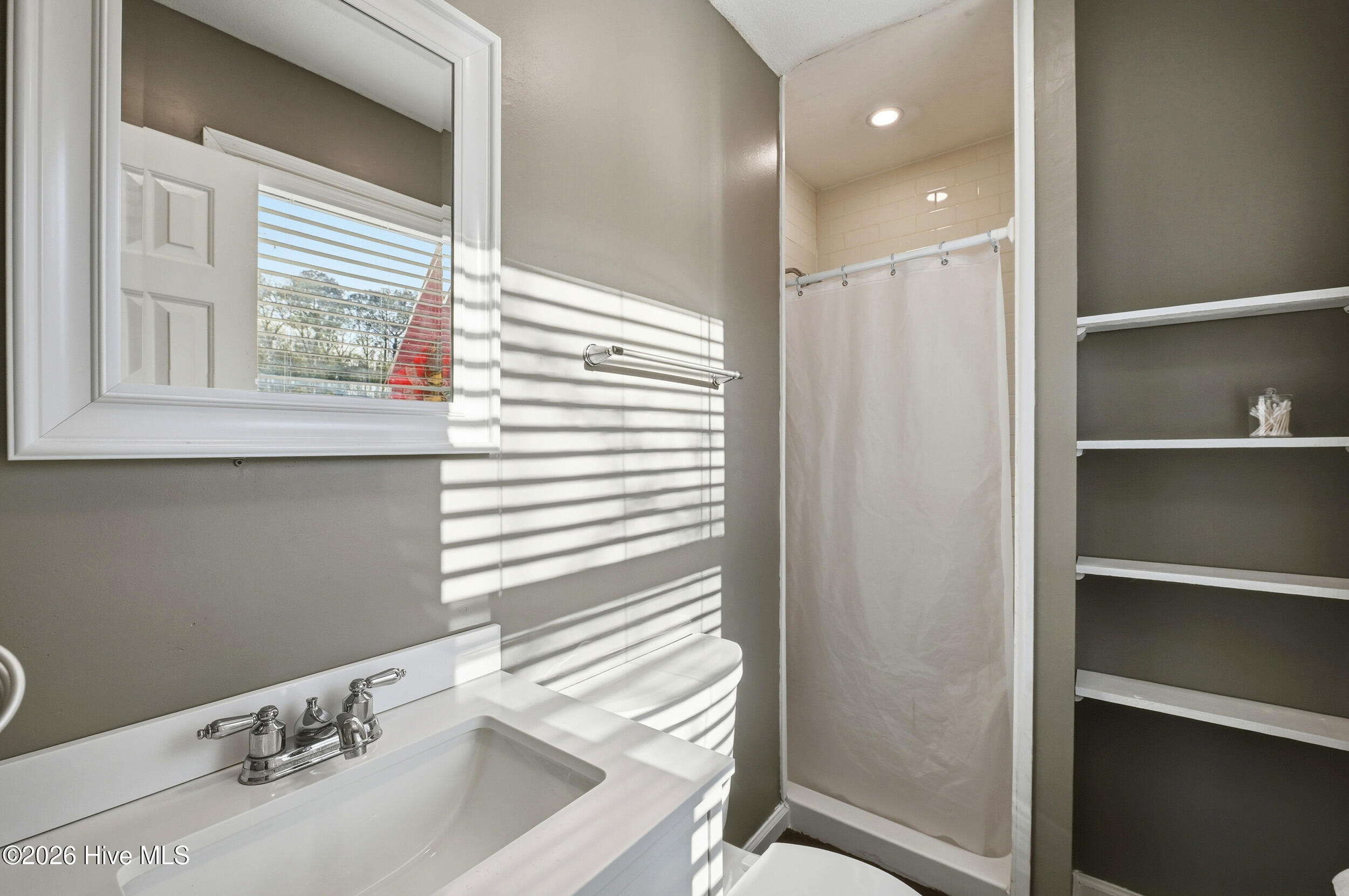 100551397 | Photo 13