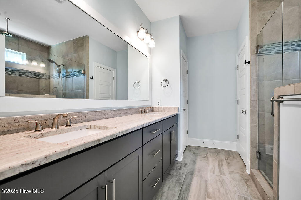 100535905 | Photo 30