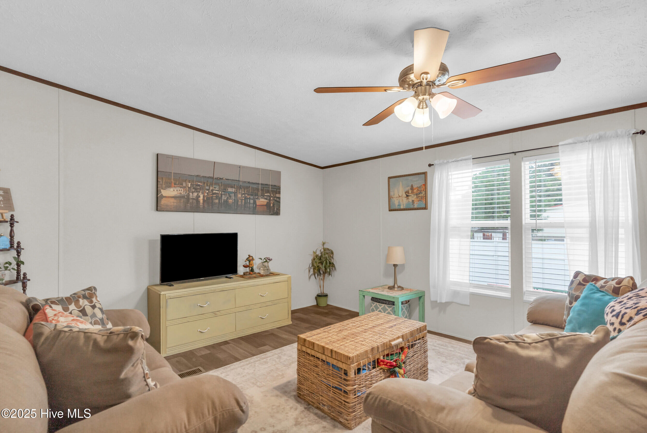 100533753 | Photo 10