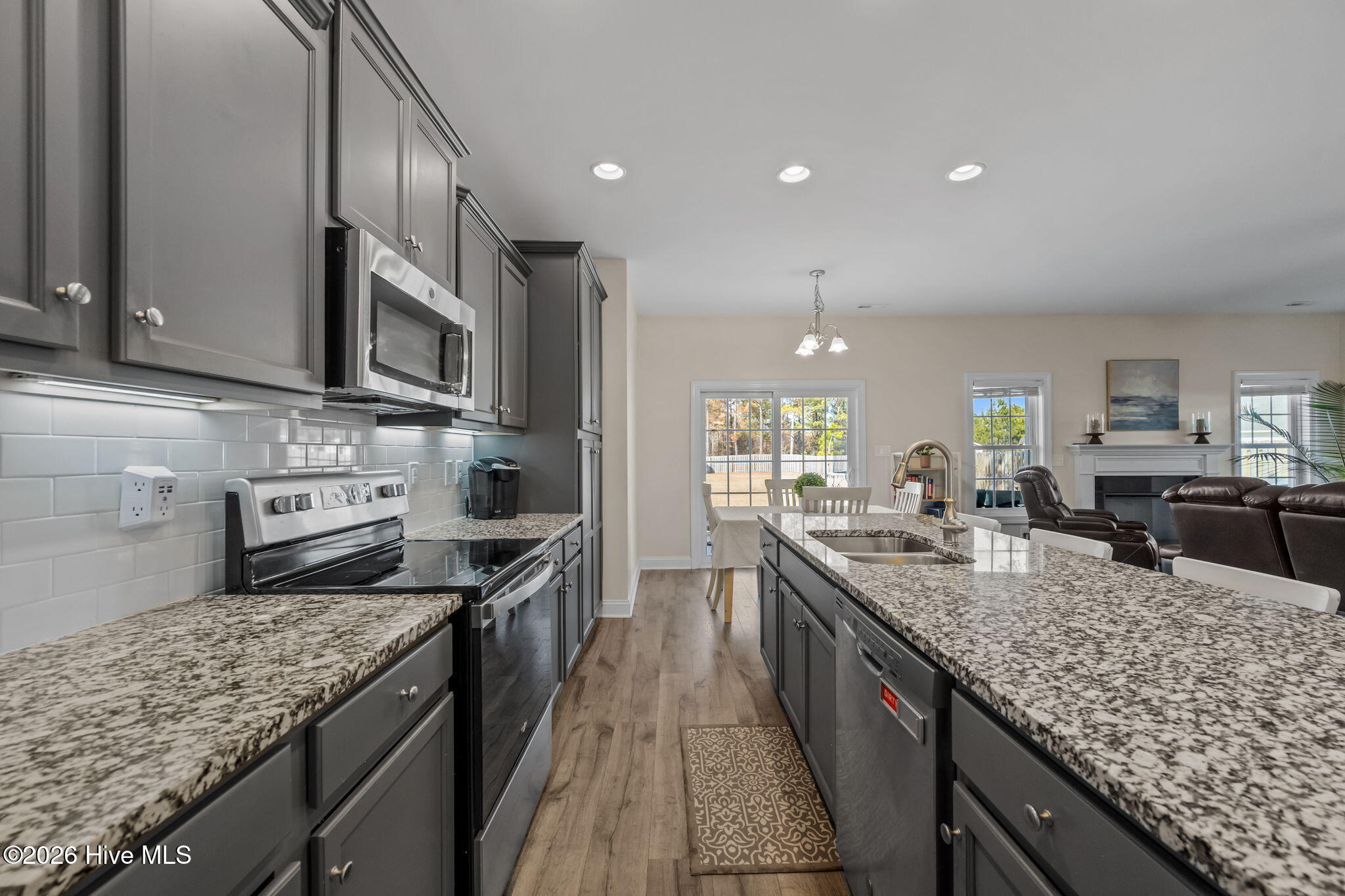 100554000 | Photo 16