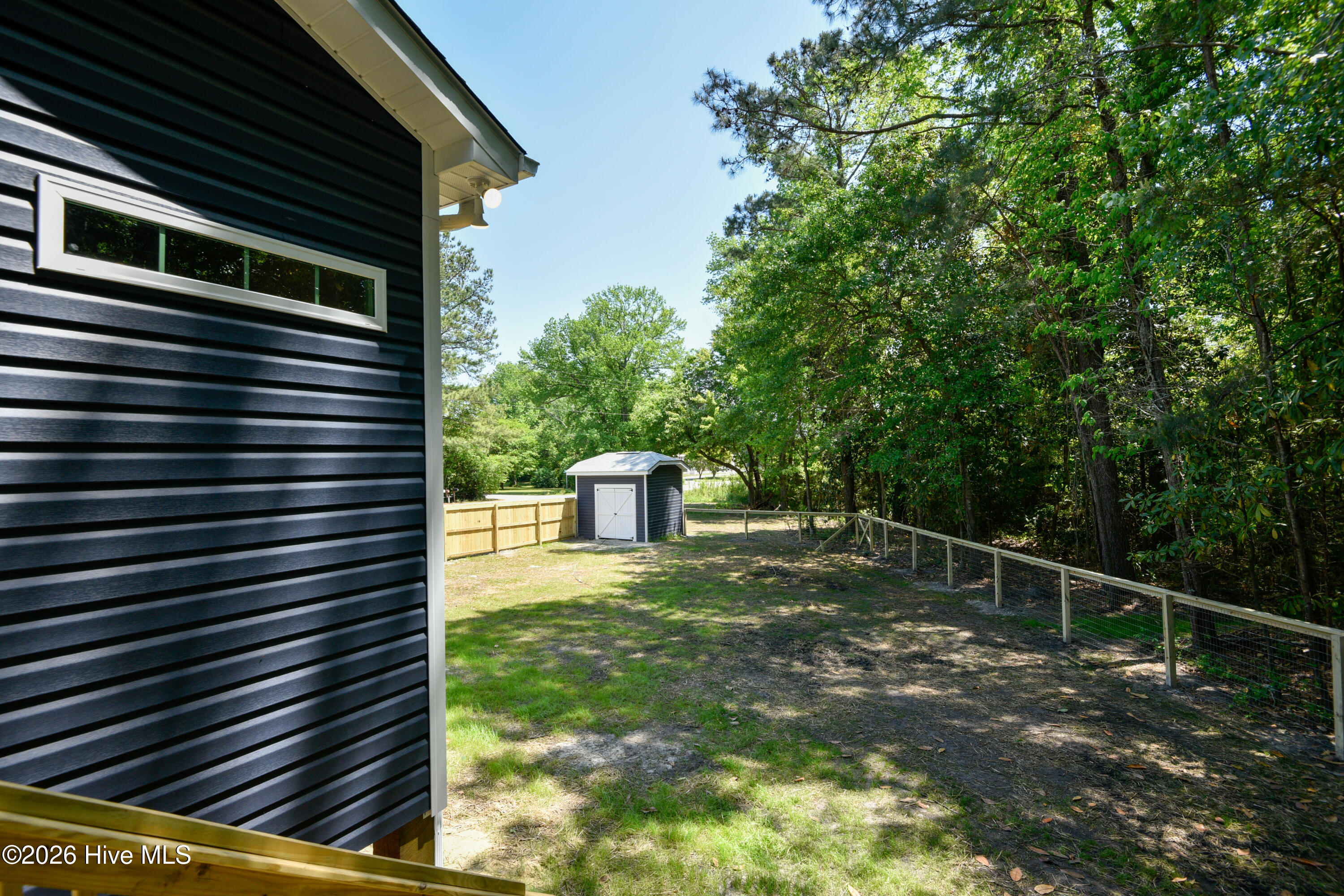 100569320 | Photo 70