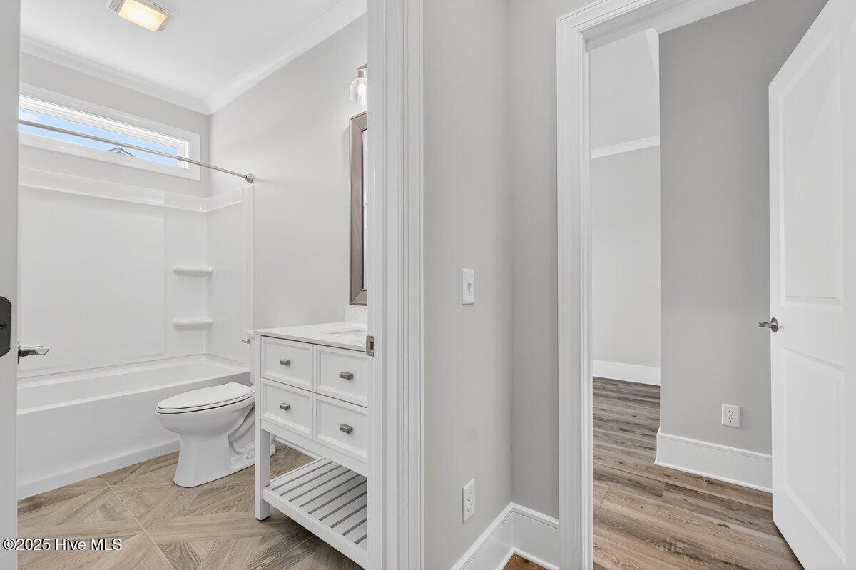 100545863 | Photo 47