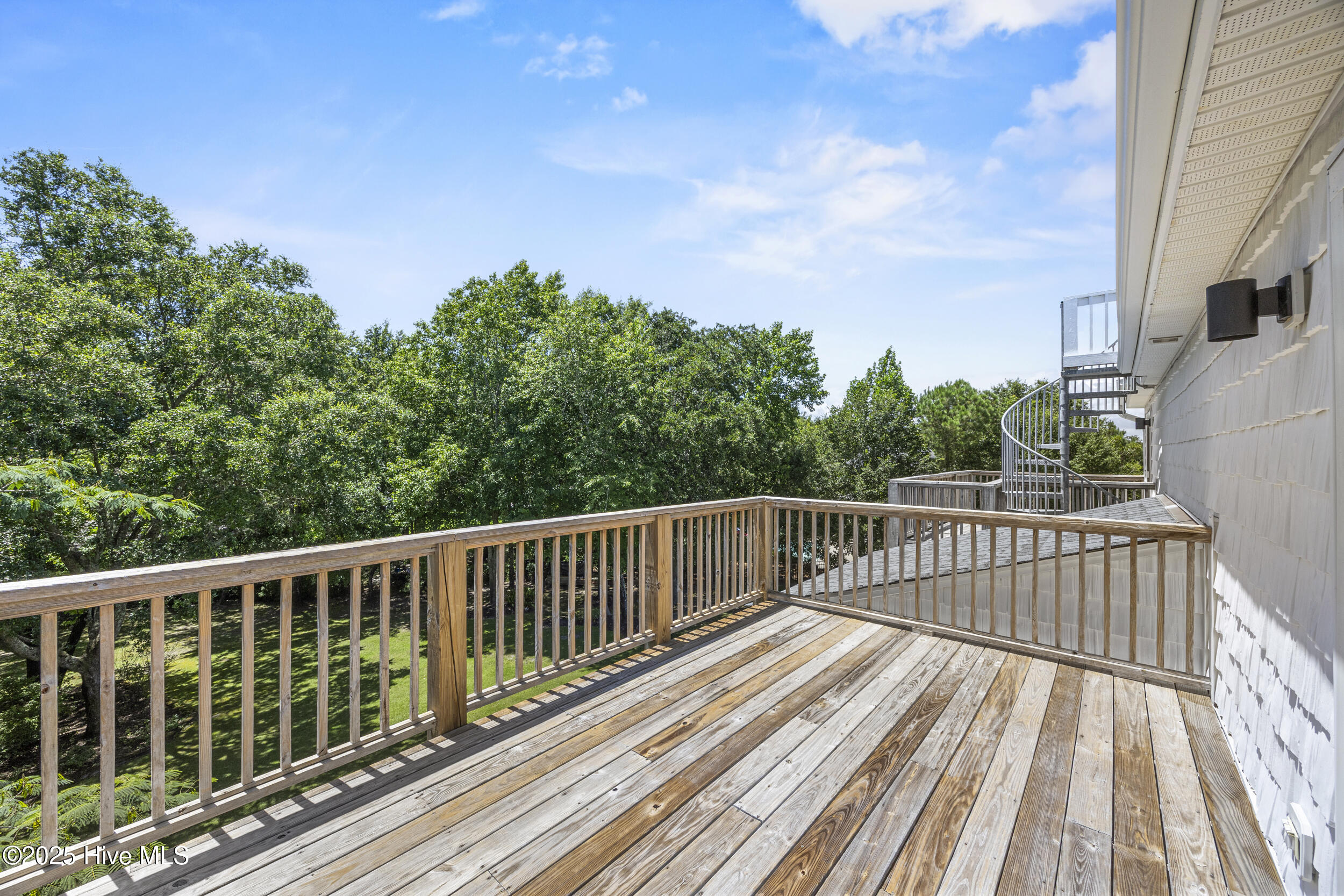 100519629 | Photo 53