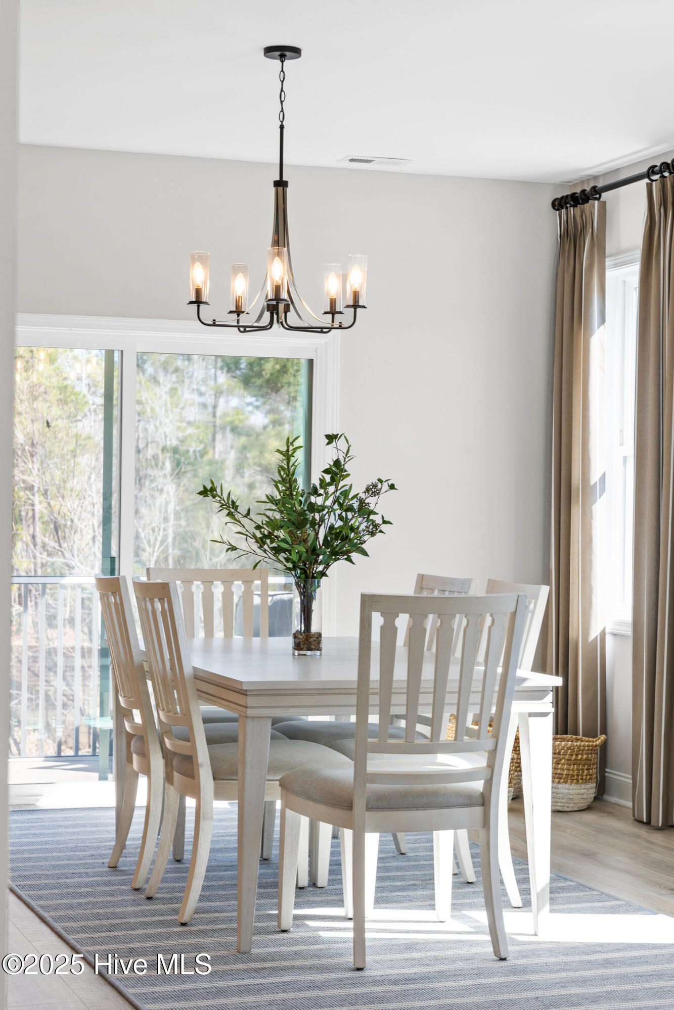 100534018 | Photo 22