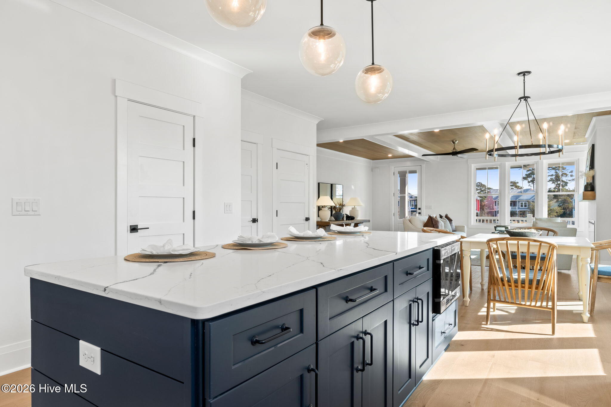 100548911 | Photo 40