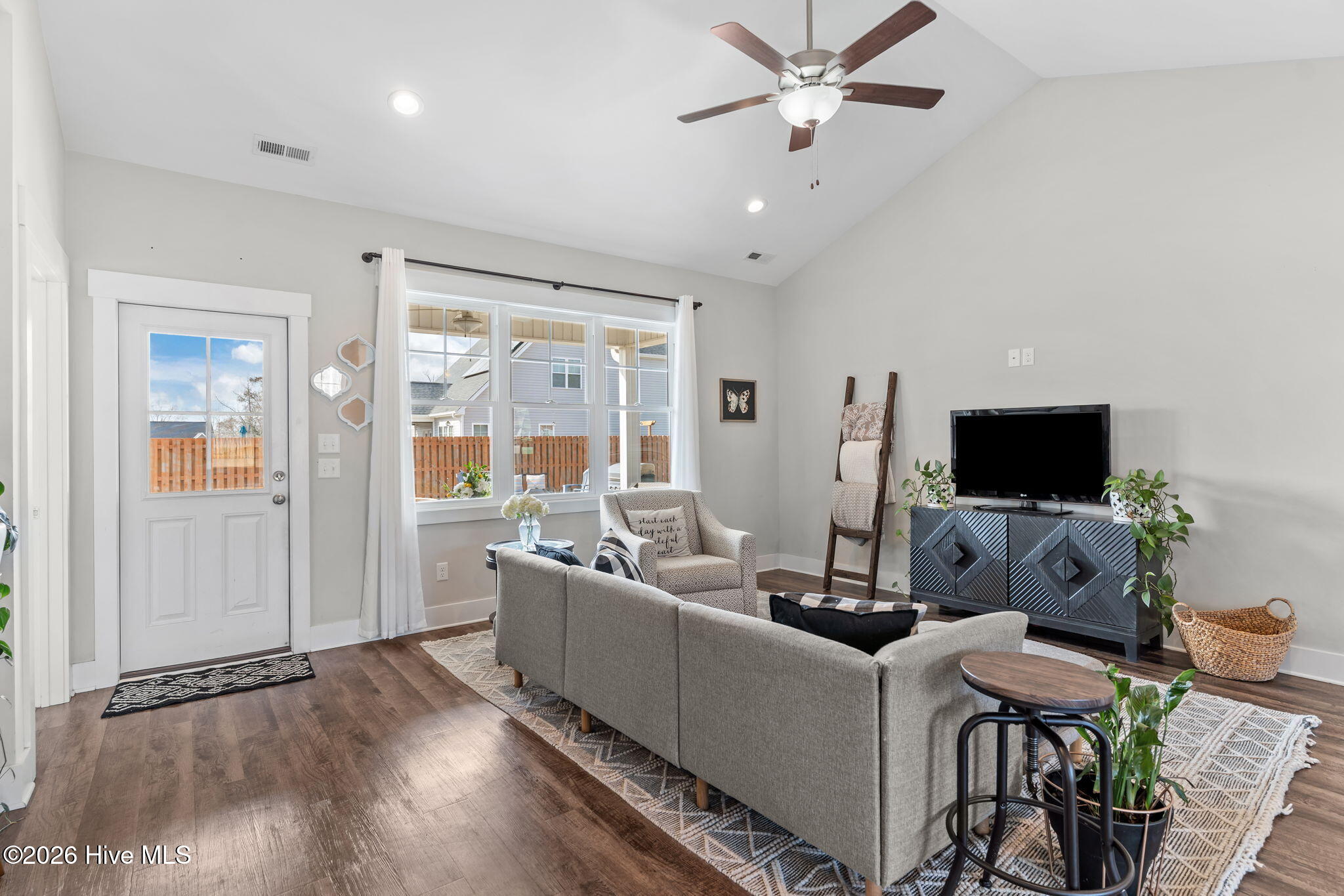 100558156 | Photo 17