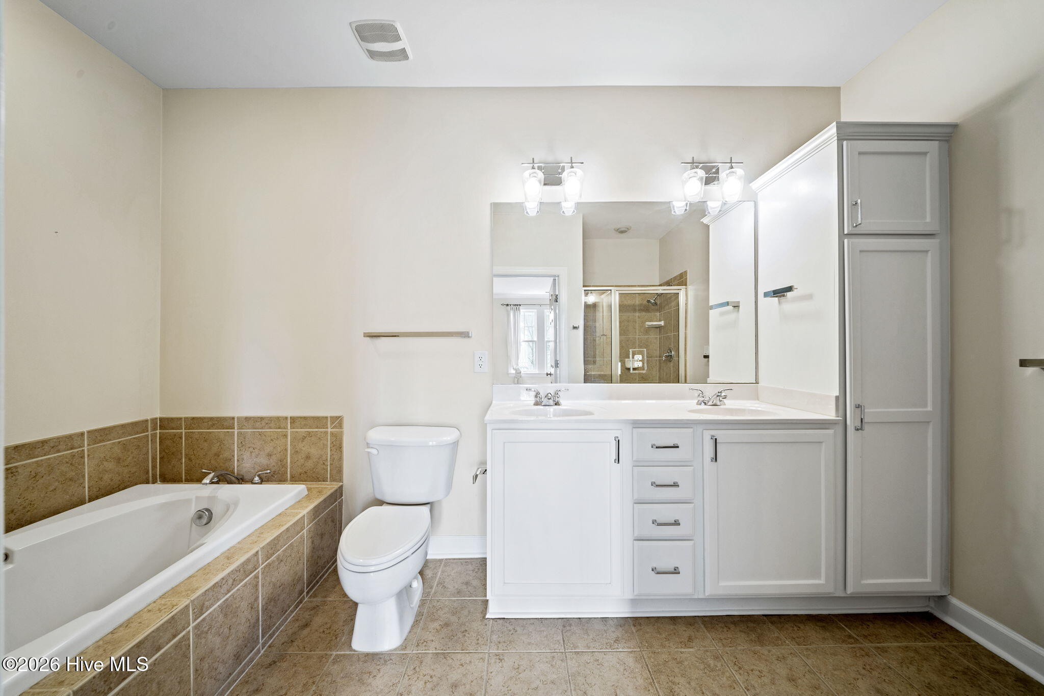 100557806 | Photo 30