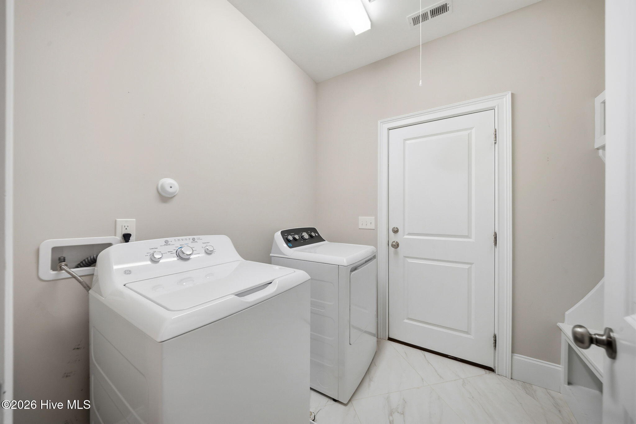 100567519 | Photo 37