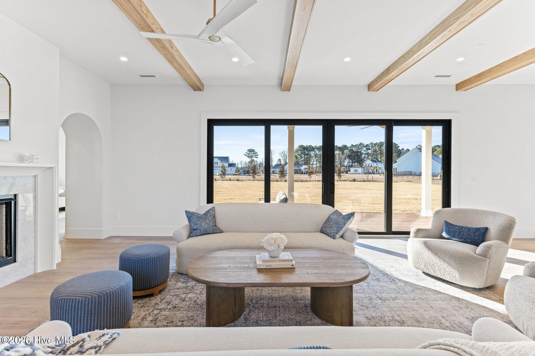 100529848 | Photo 12