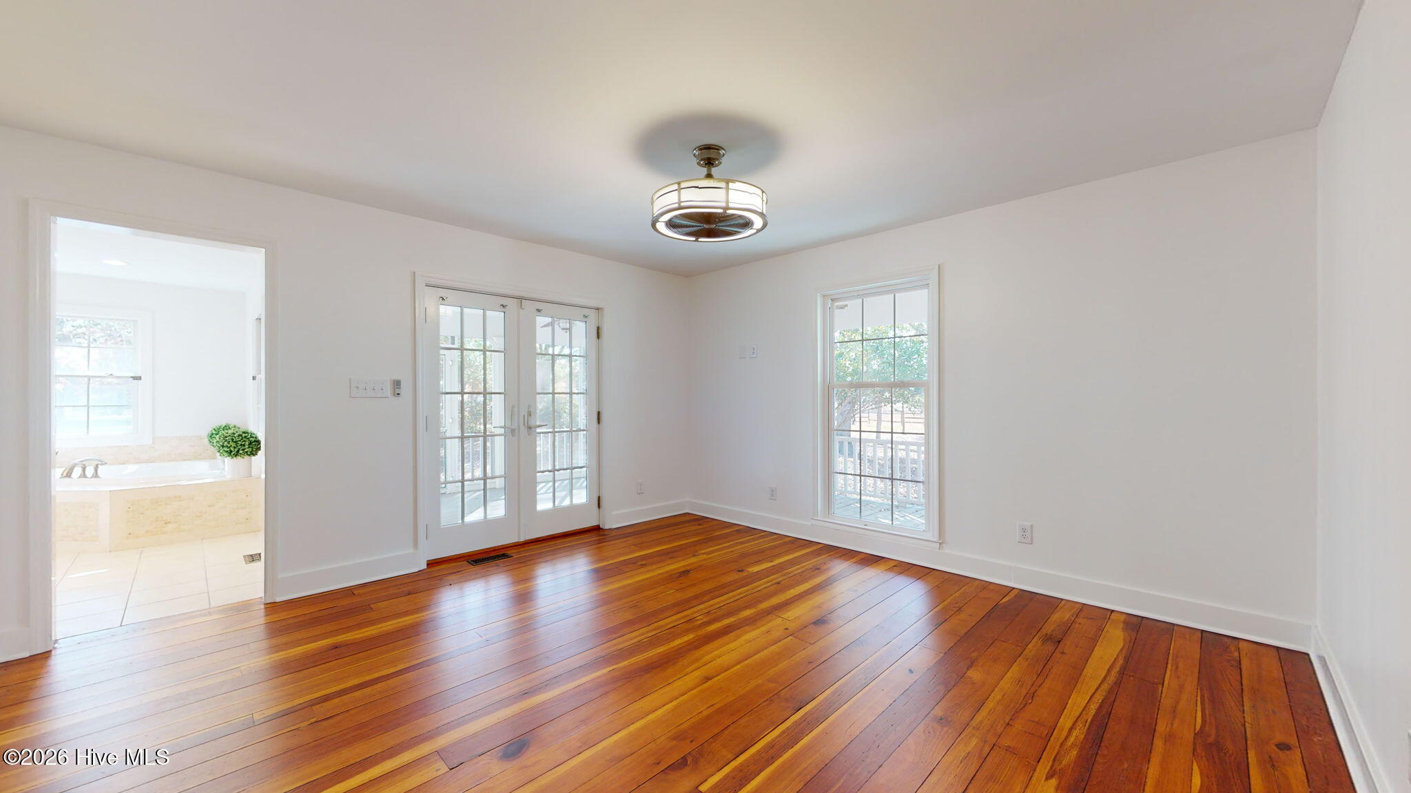 100554619 | Photo 35