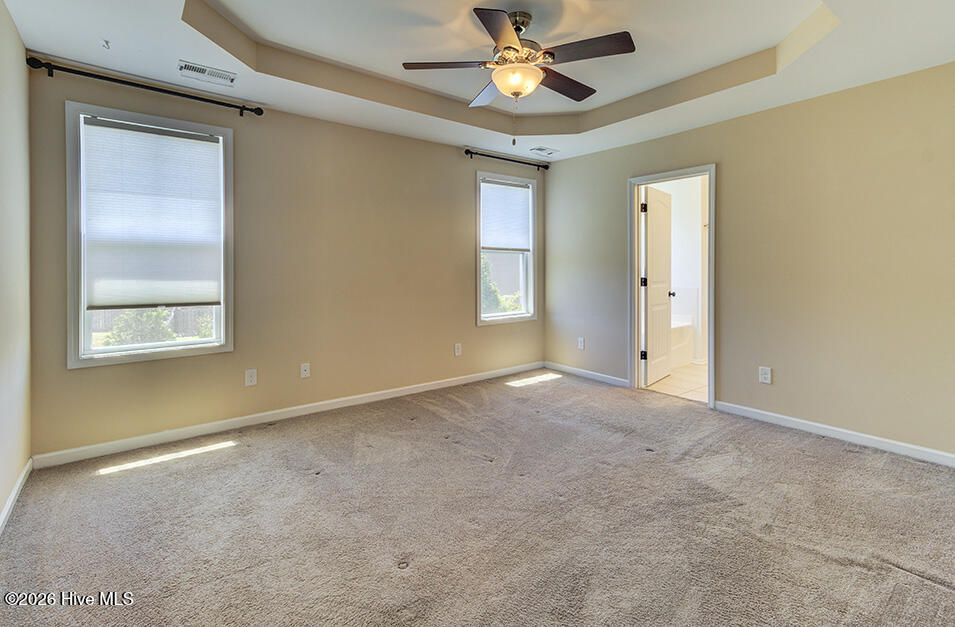 100548182 | Photo 13