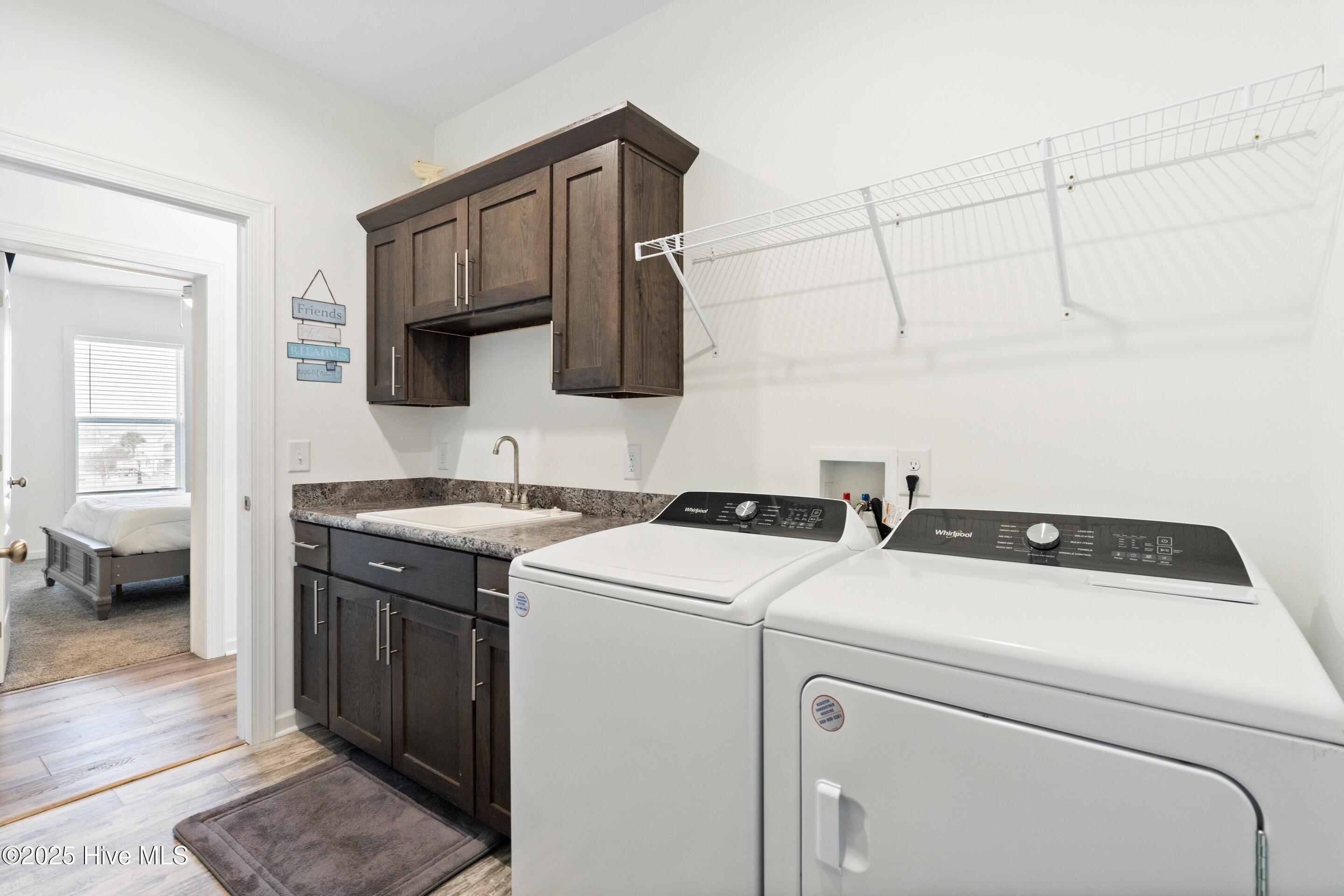 100542826 | Photo 27