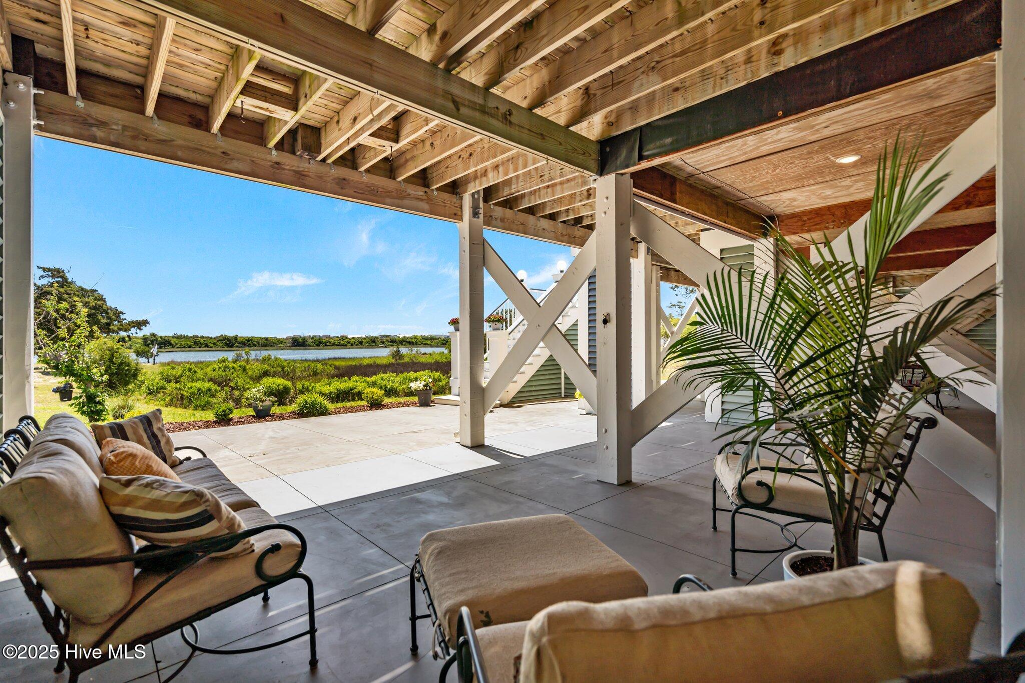 100532890 | Photo 60