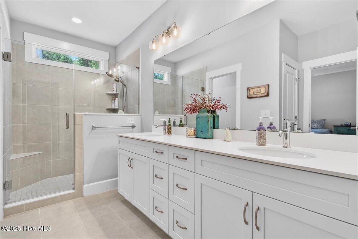 100546155 | Photo 28