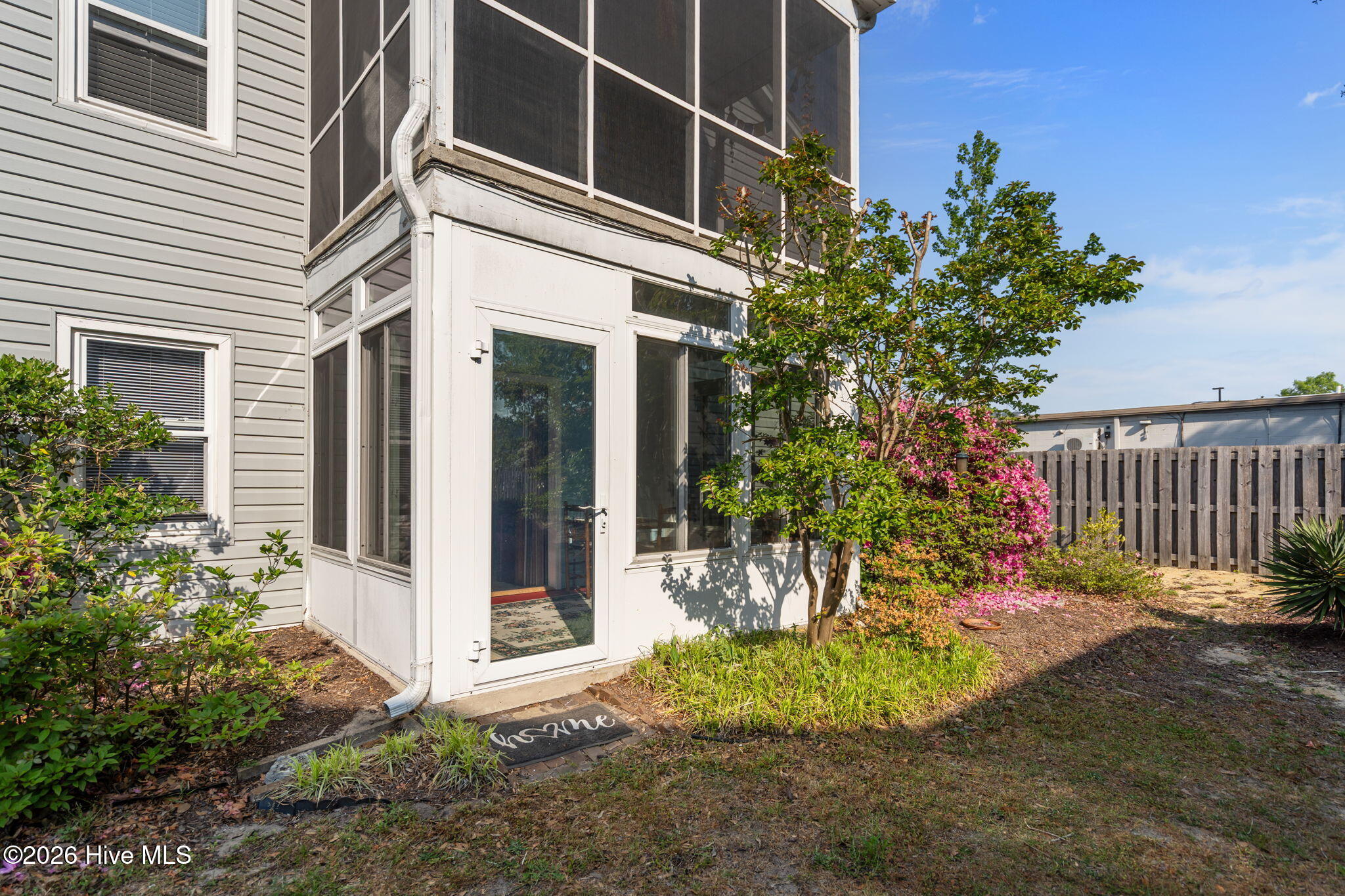 100566557 | Photo 37