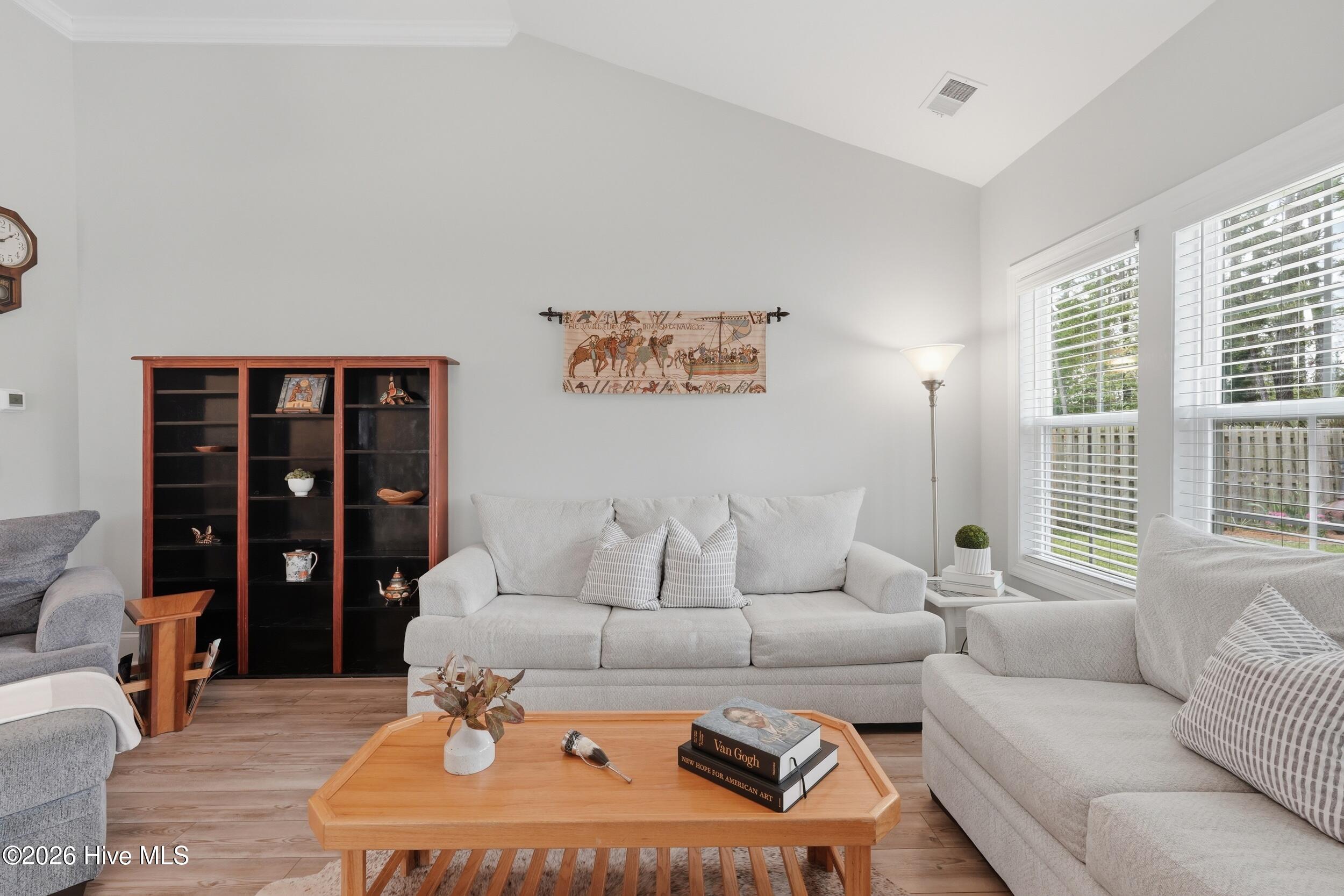 100565779 | Photo 20