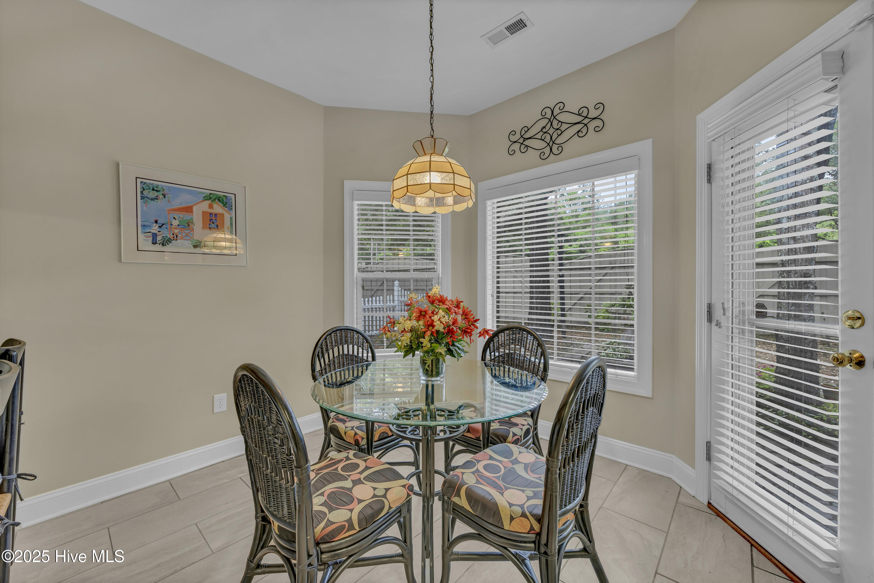 100530959 | Photo 12