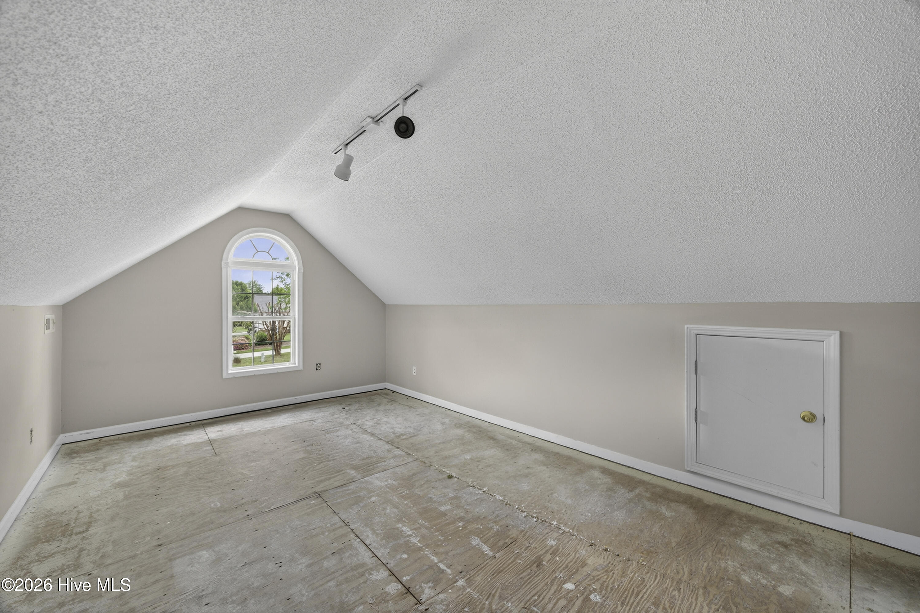 100565929 | Photo 46