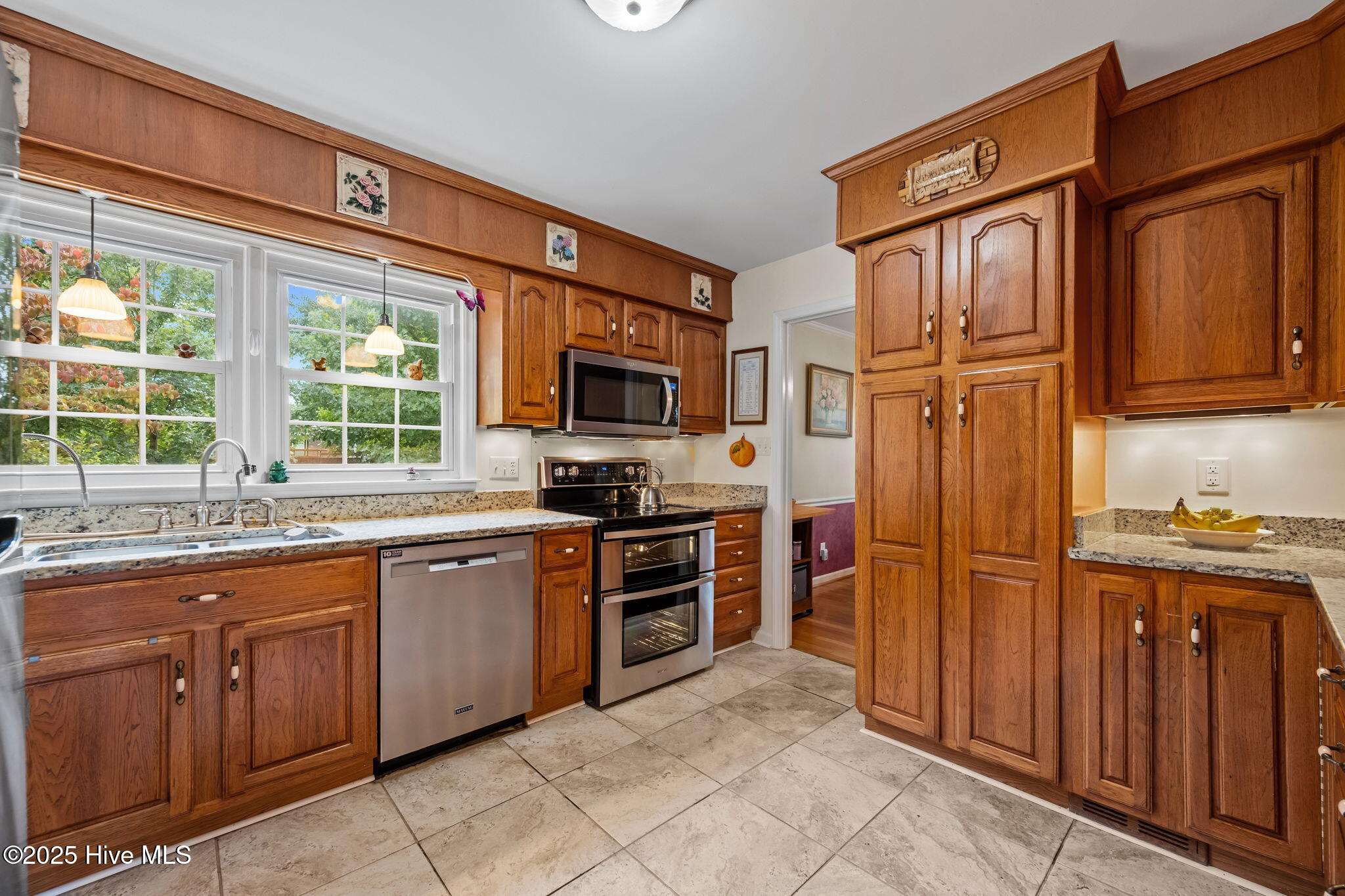 521 University Drive, Jacksonville, NC 28546 – photo 15: 30-web-or-mls-_RAD5975
