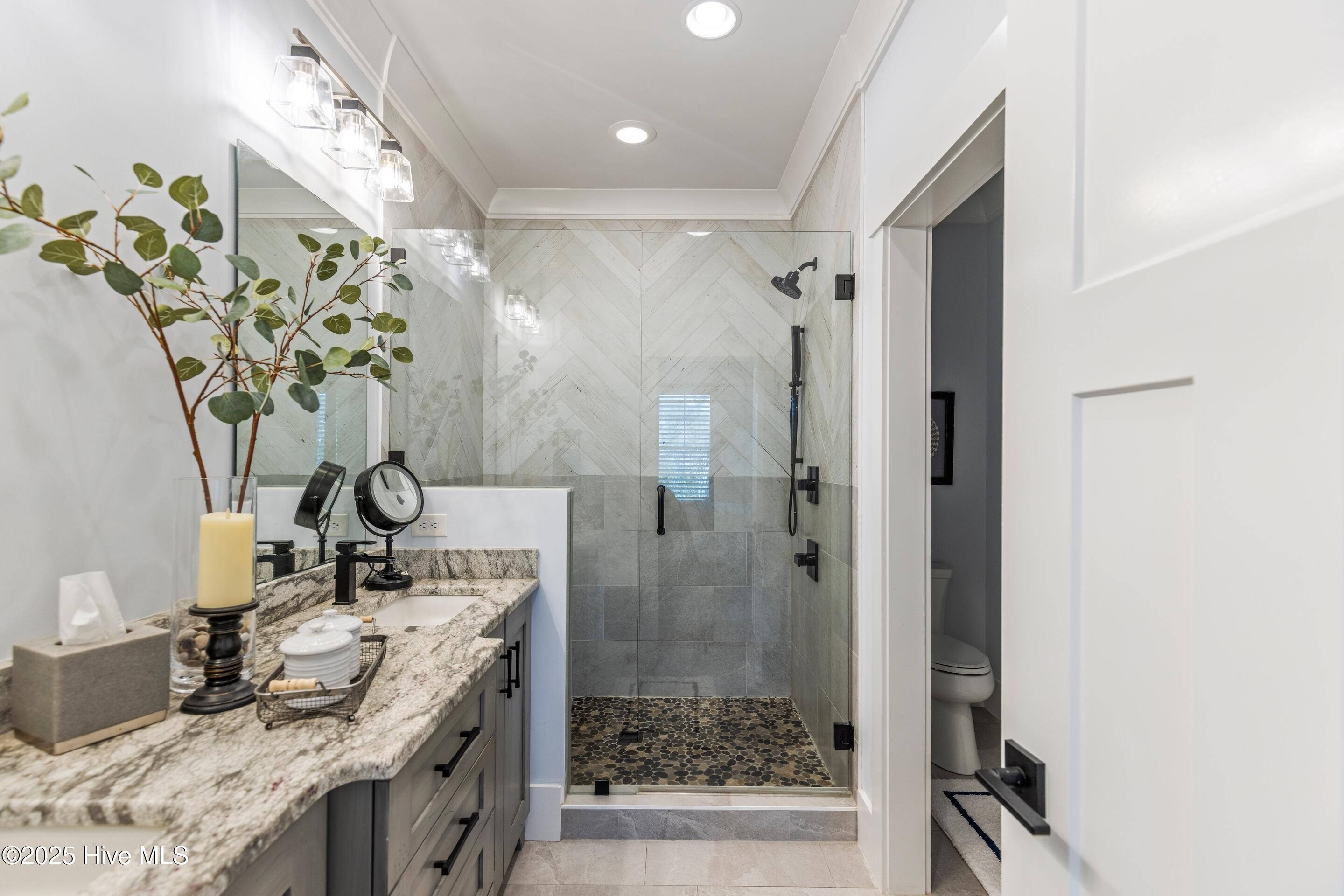 100540413 | Photo 21