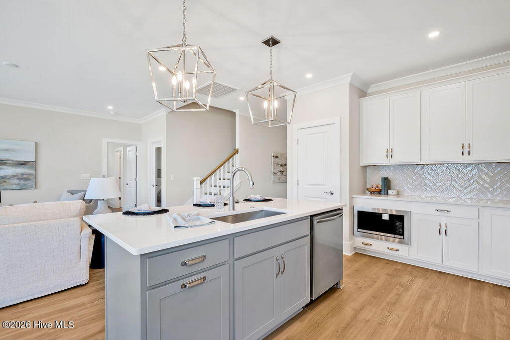 100561795 | Photo 14