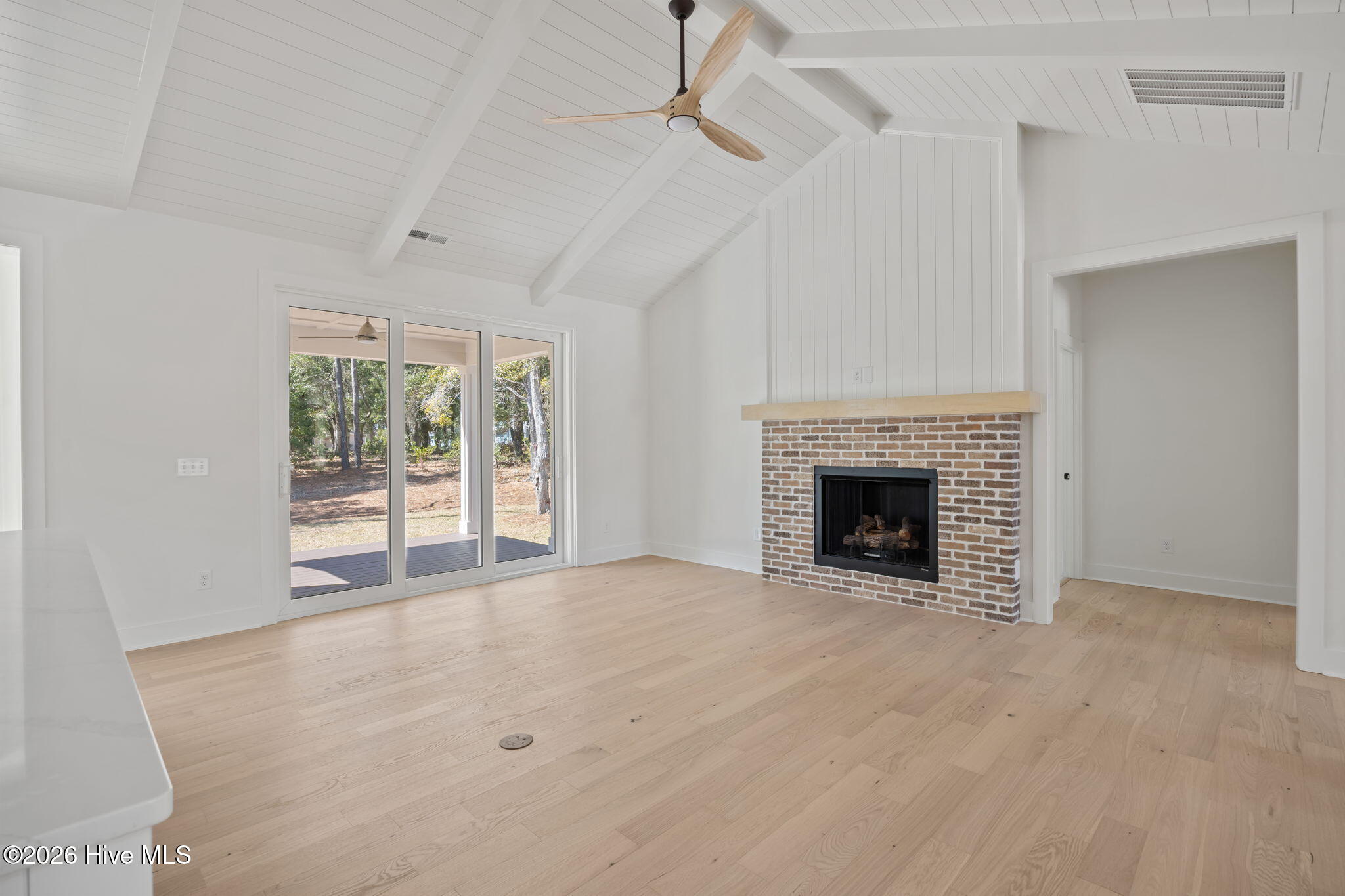 100559098 | Photo 12