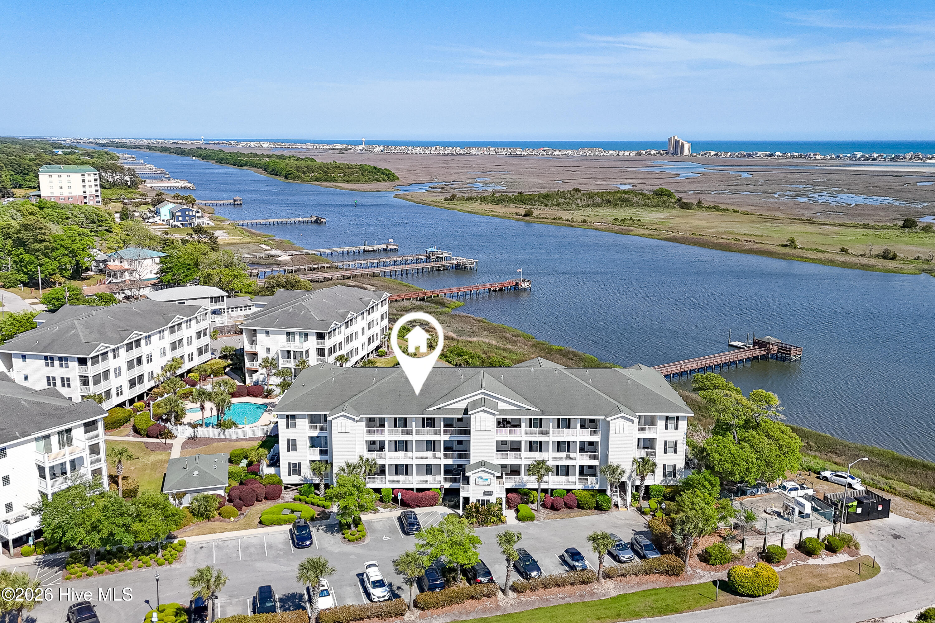 100569606 | Photo 35