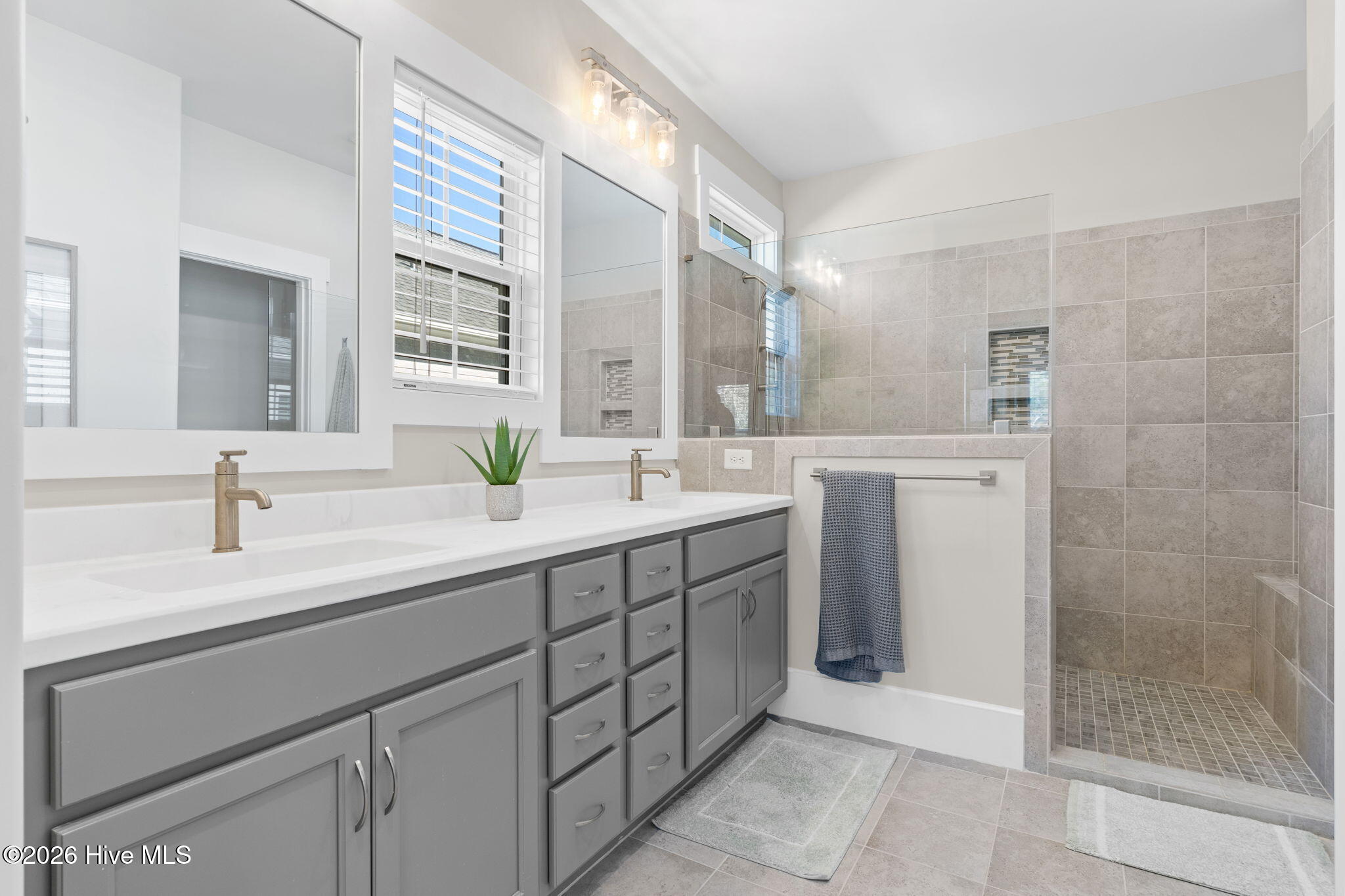 100552042 | Photo 26