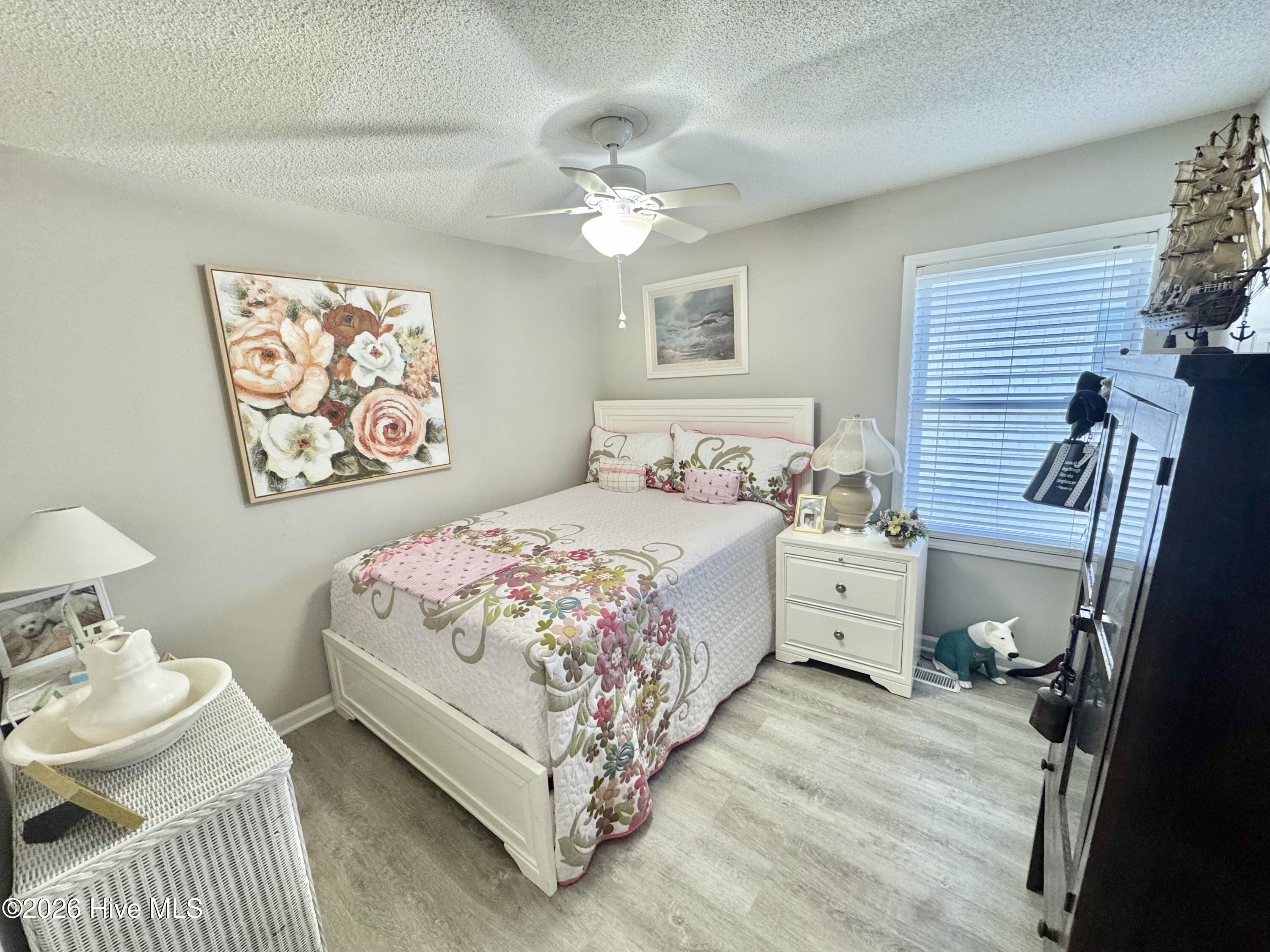 100569479 | Photo 13