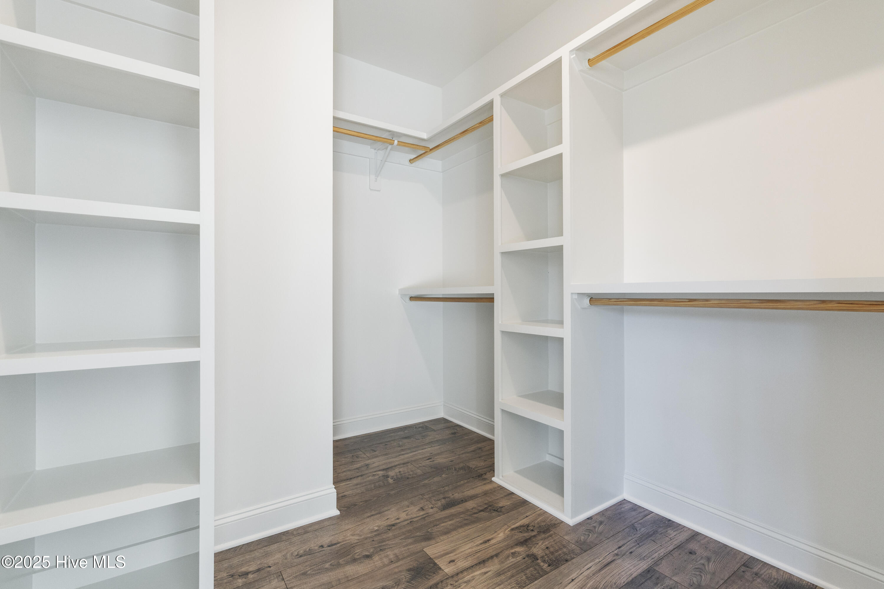 100517740 | Photo 19