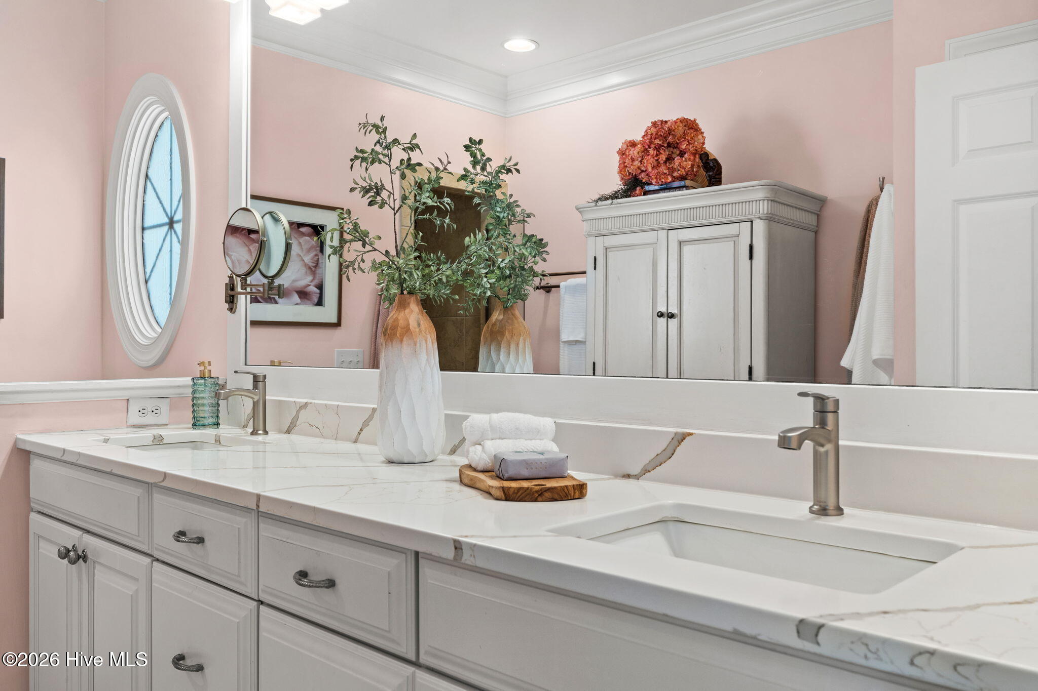 100563336 | Photo 26