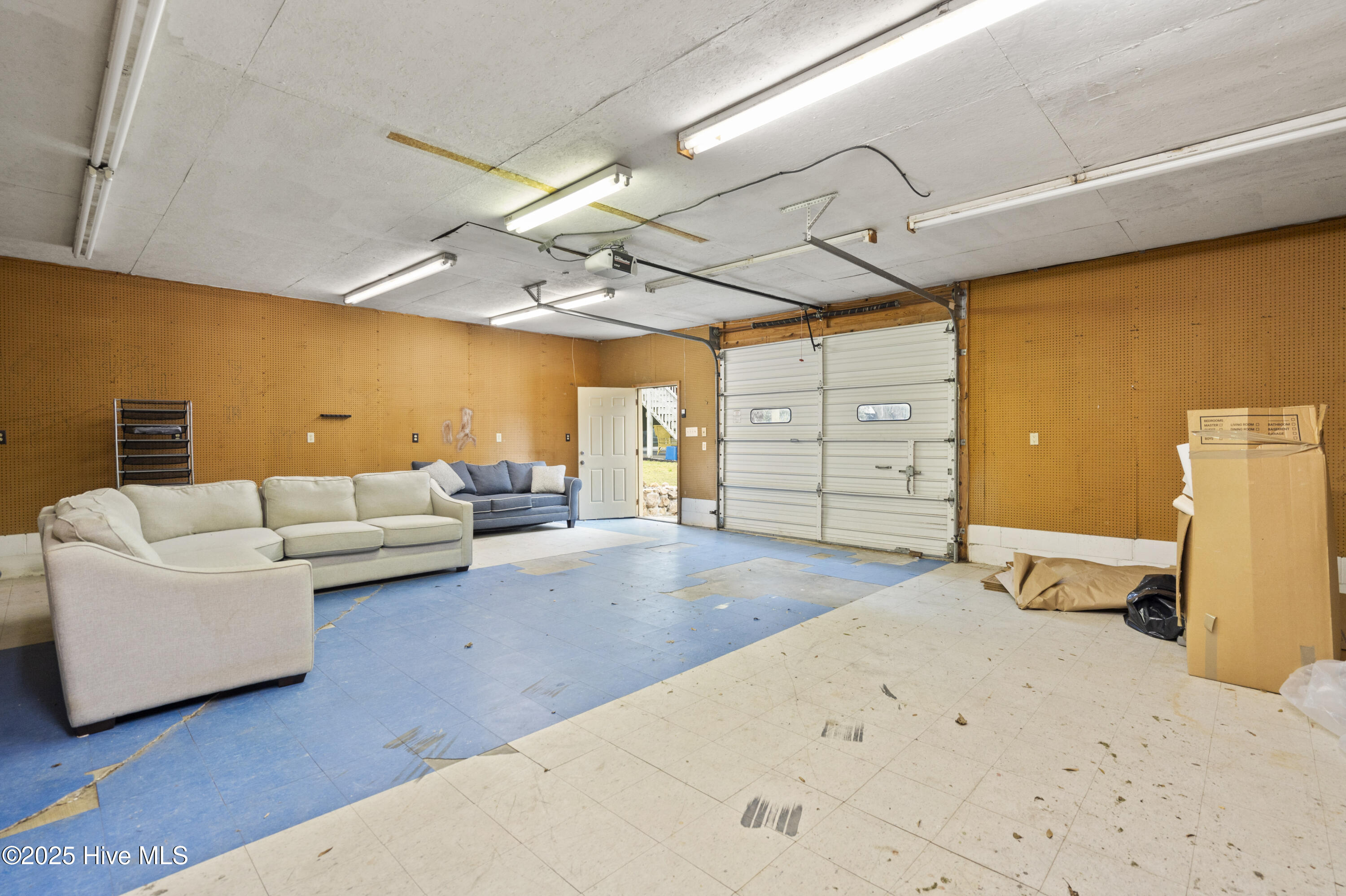 100540990 | Photo 53