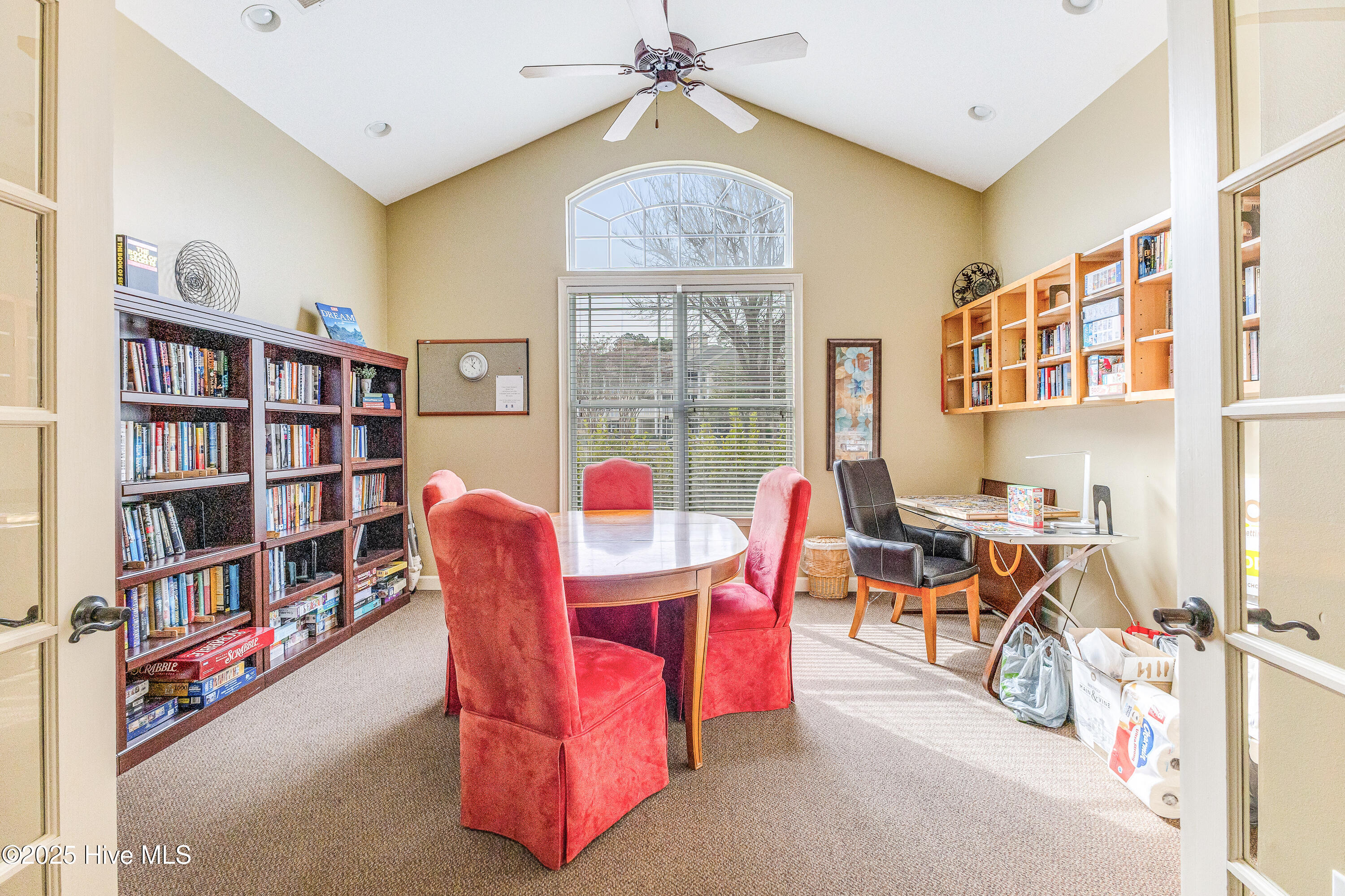 100484696 | Photo 42