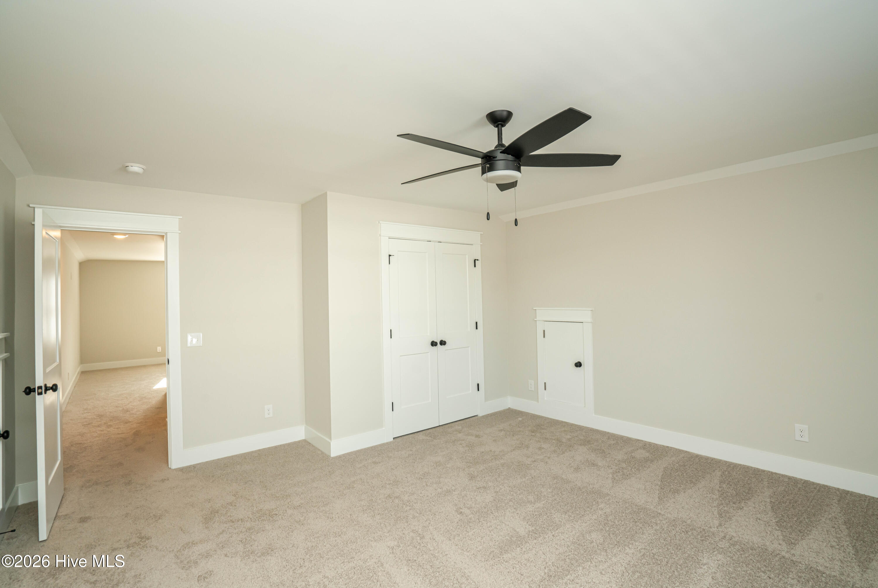 100548241 | Photo 40