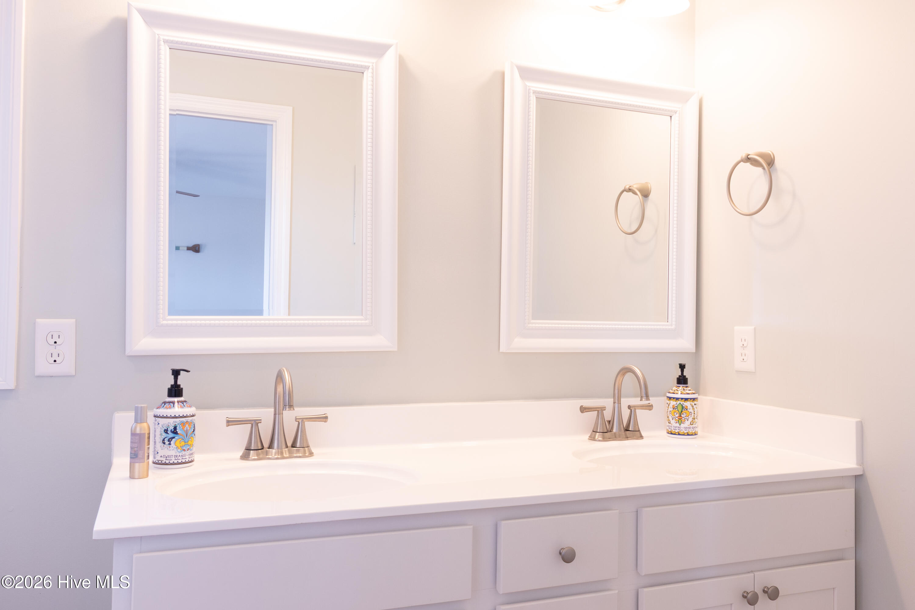 100559120 | Photo 20