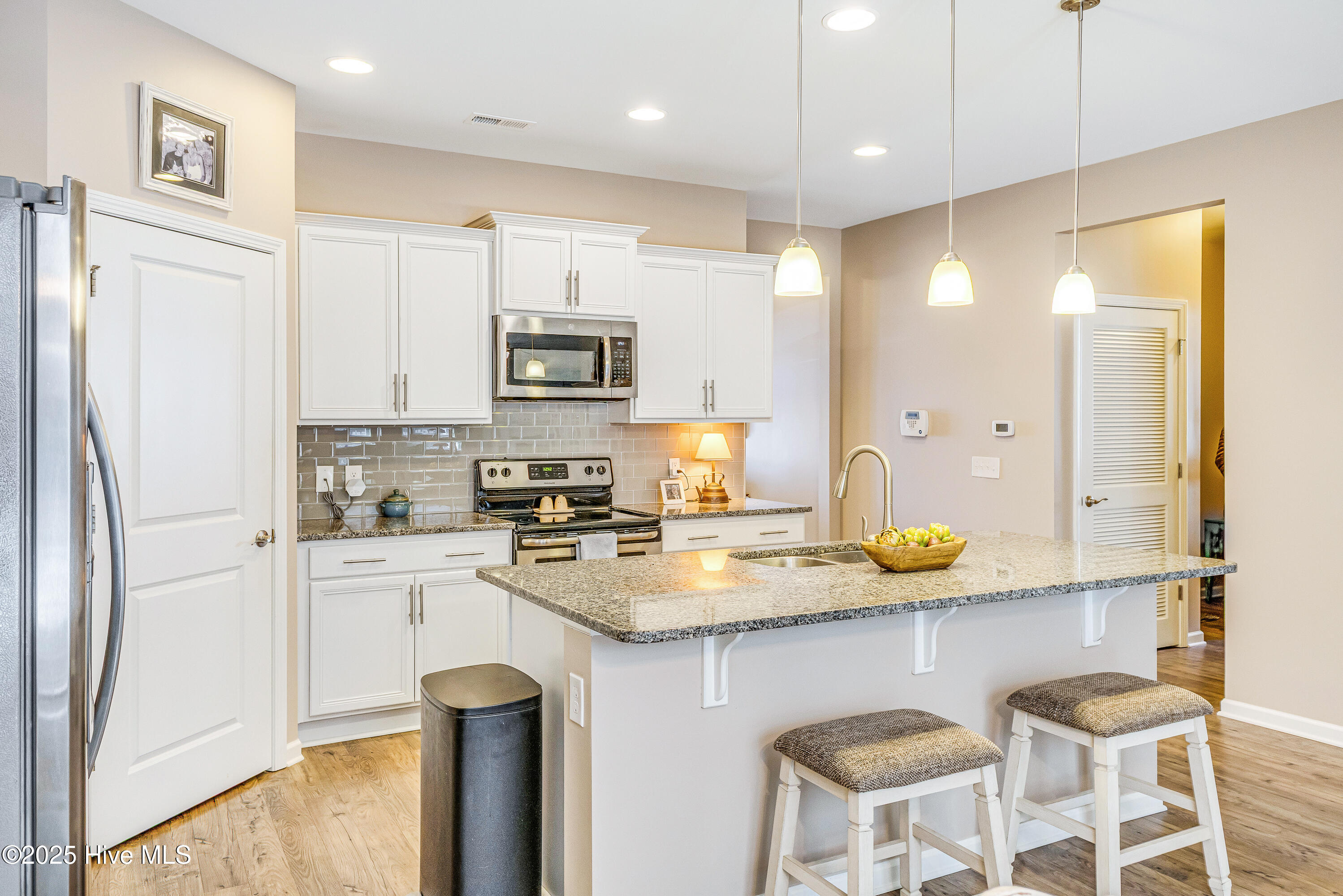 100547068 | Photo 16